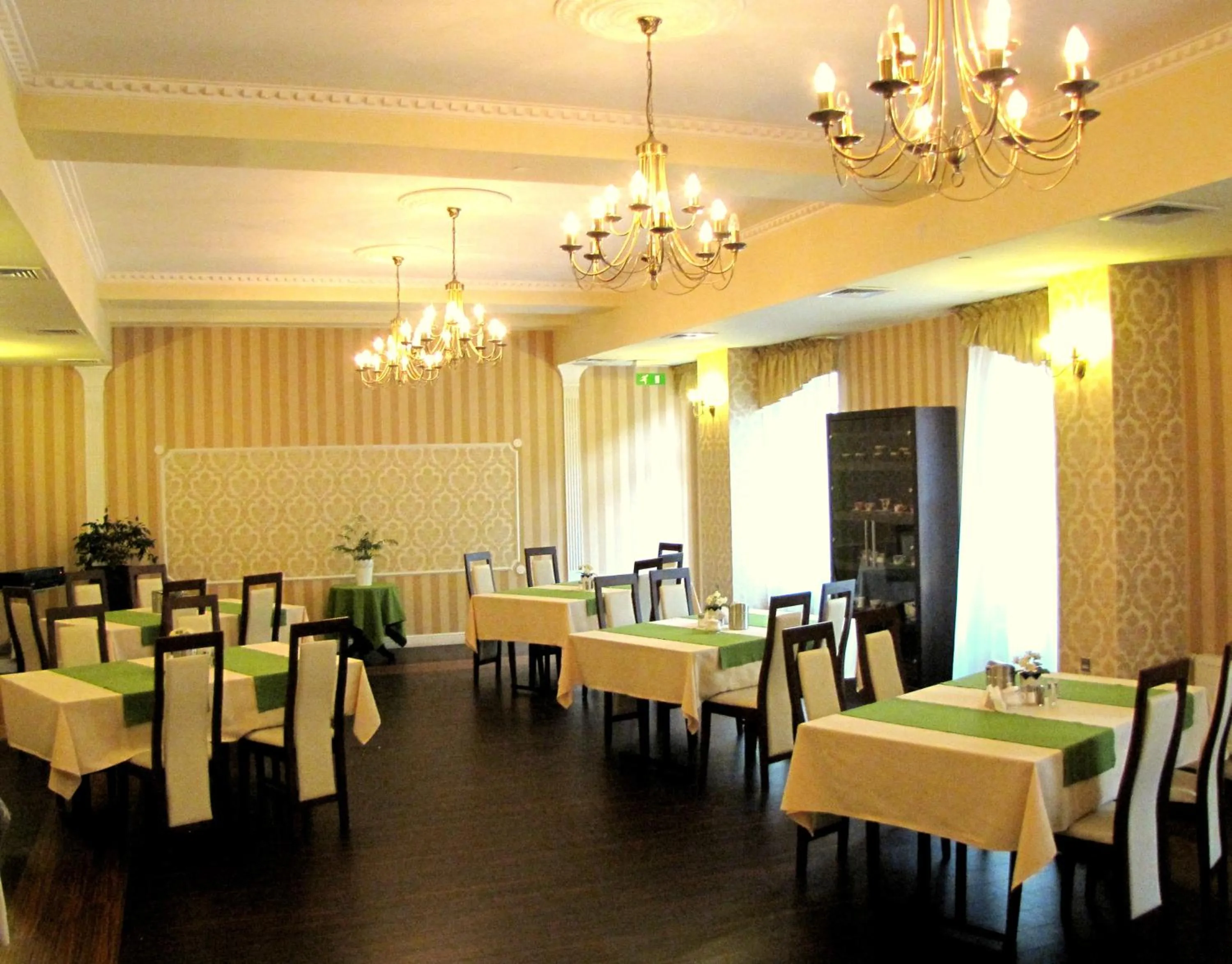 Restaurant/places to eat in Aviator Hotel Restauracja & SPA