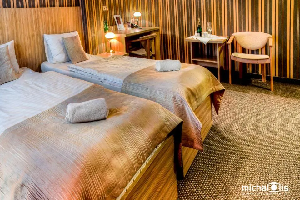 Bed in Aviator Hotel Restauracja & SPA