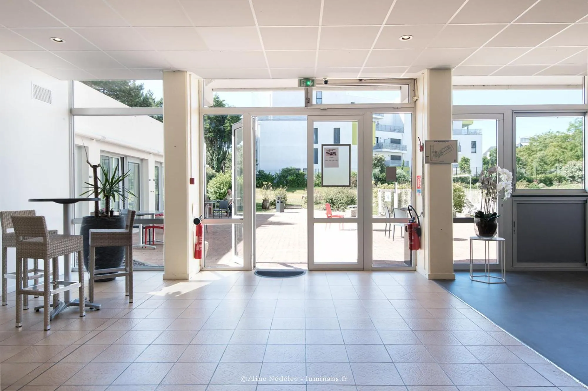 Lounge or bar in Résidence New Rochelle