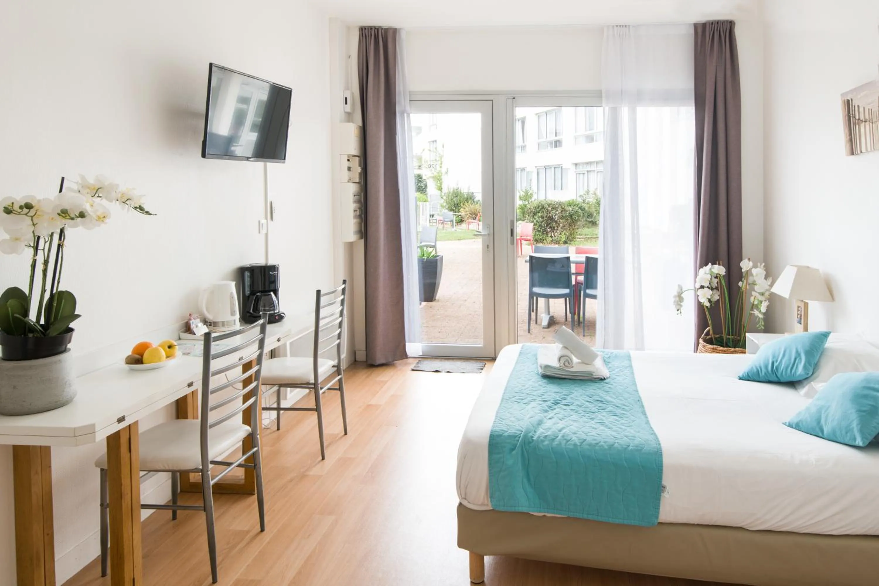 Other, Bed in Résidence New Rochelle