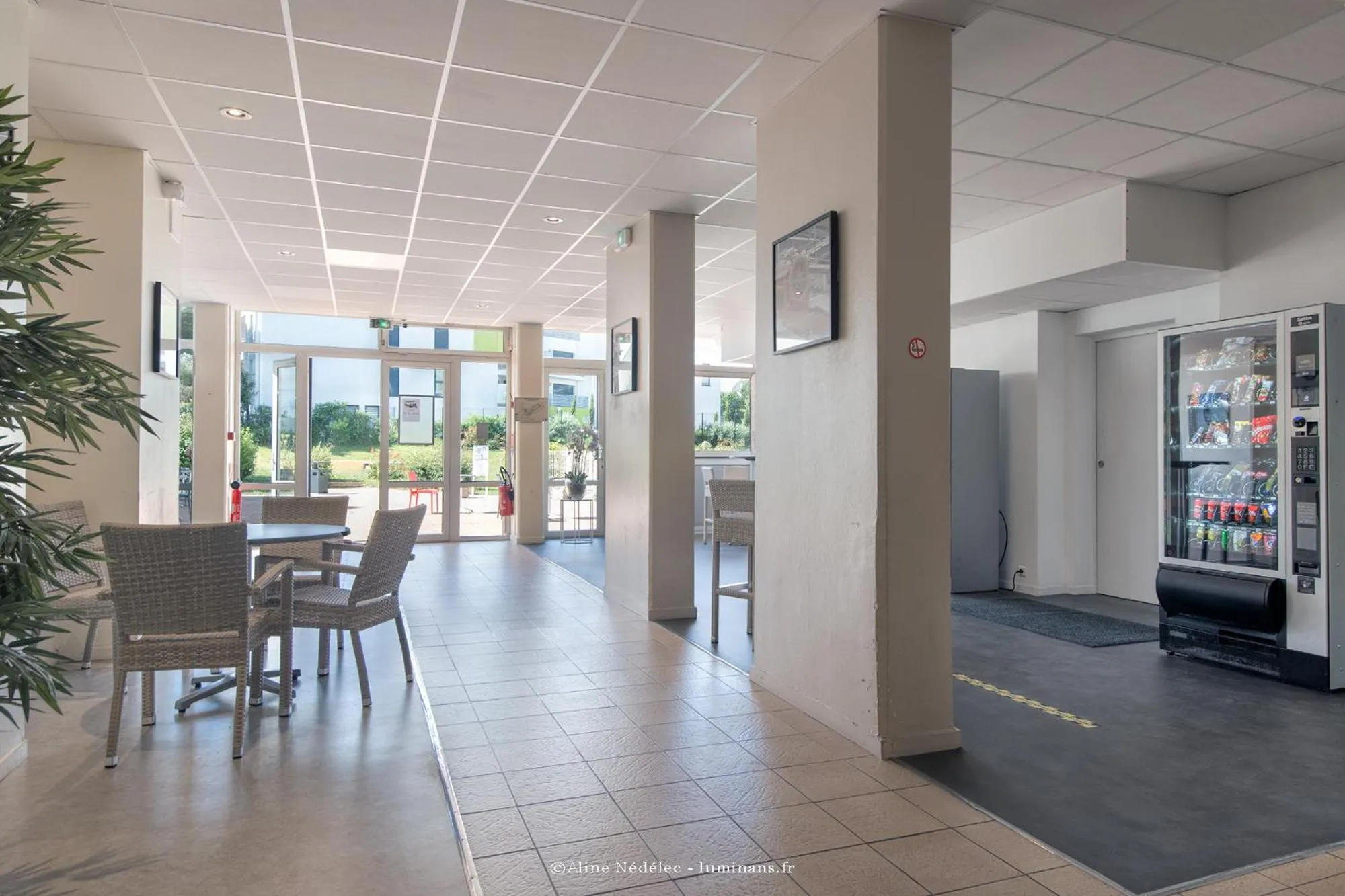 Lounge or bar in Résidence New Rochelle