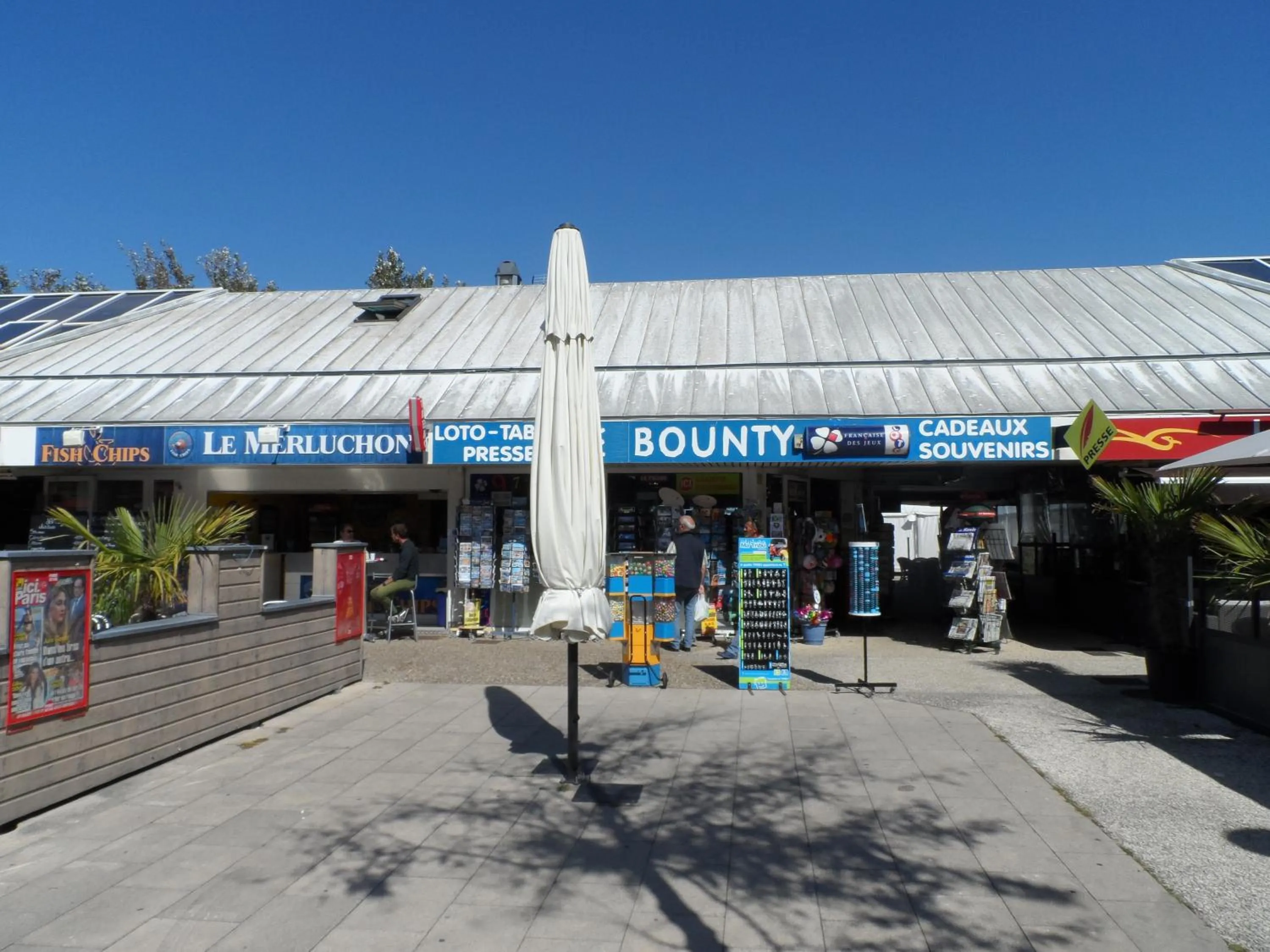 Shopping Area in Résidence New Rochelle
