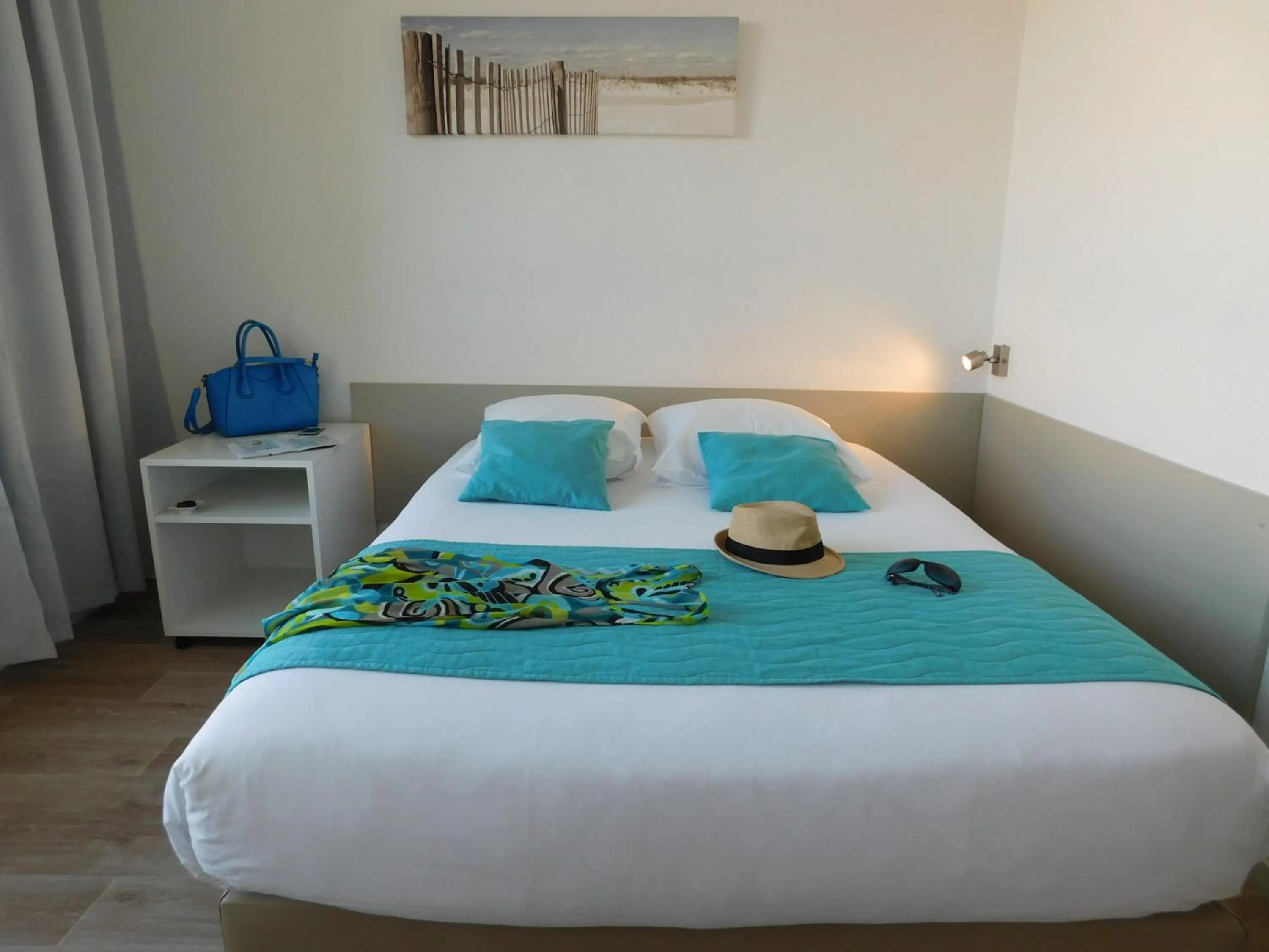 Bedroom, Bed in Résidence New Rochelle