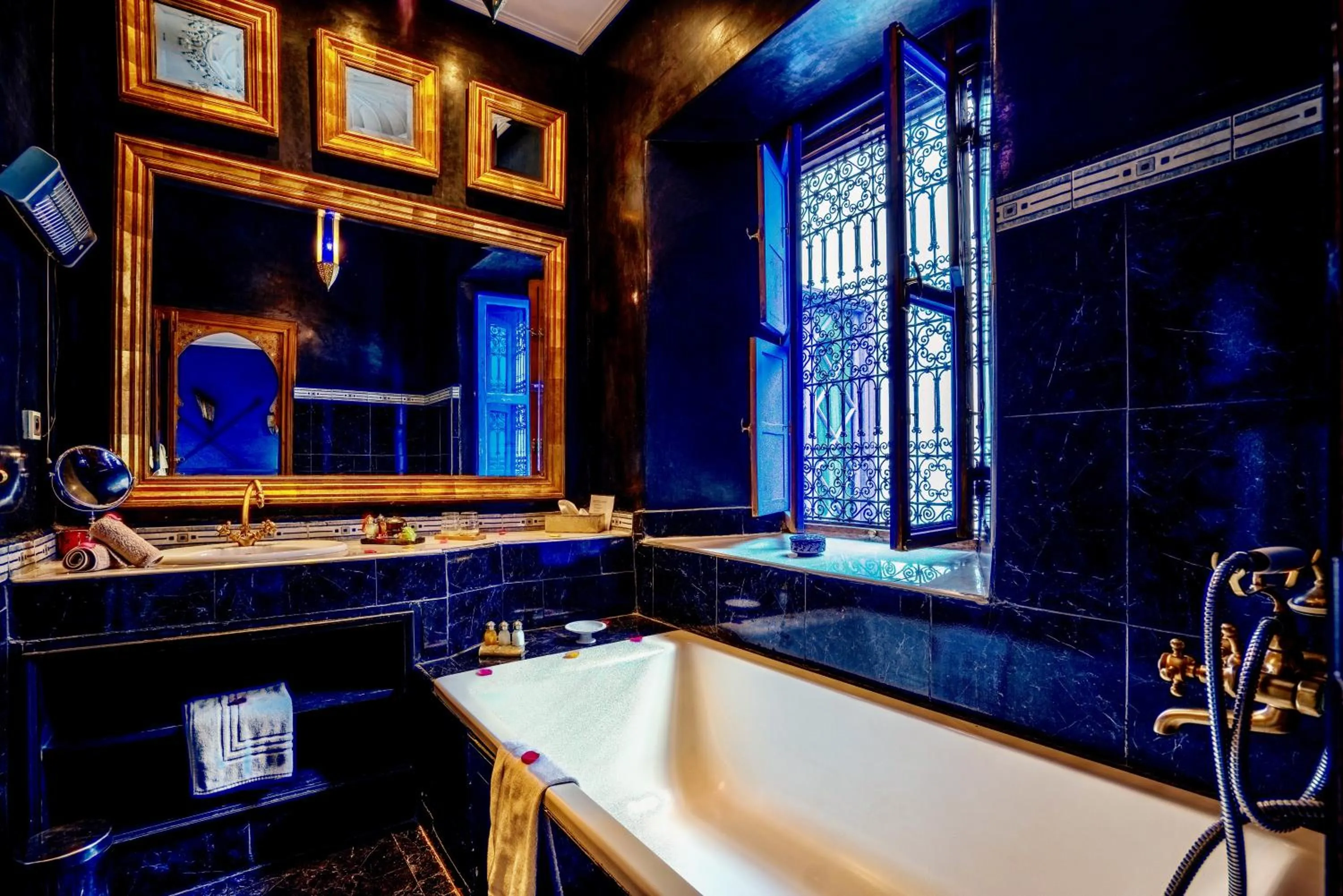 Shower in Riad Ayadina & SPA