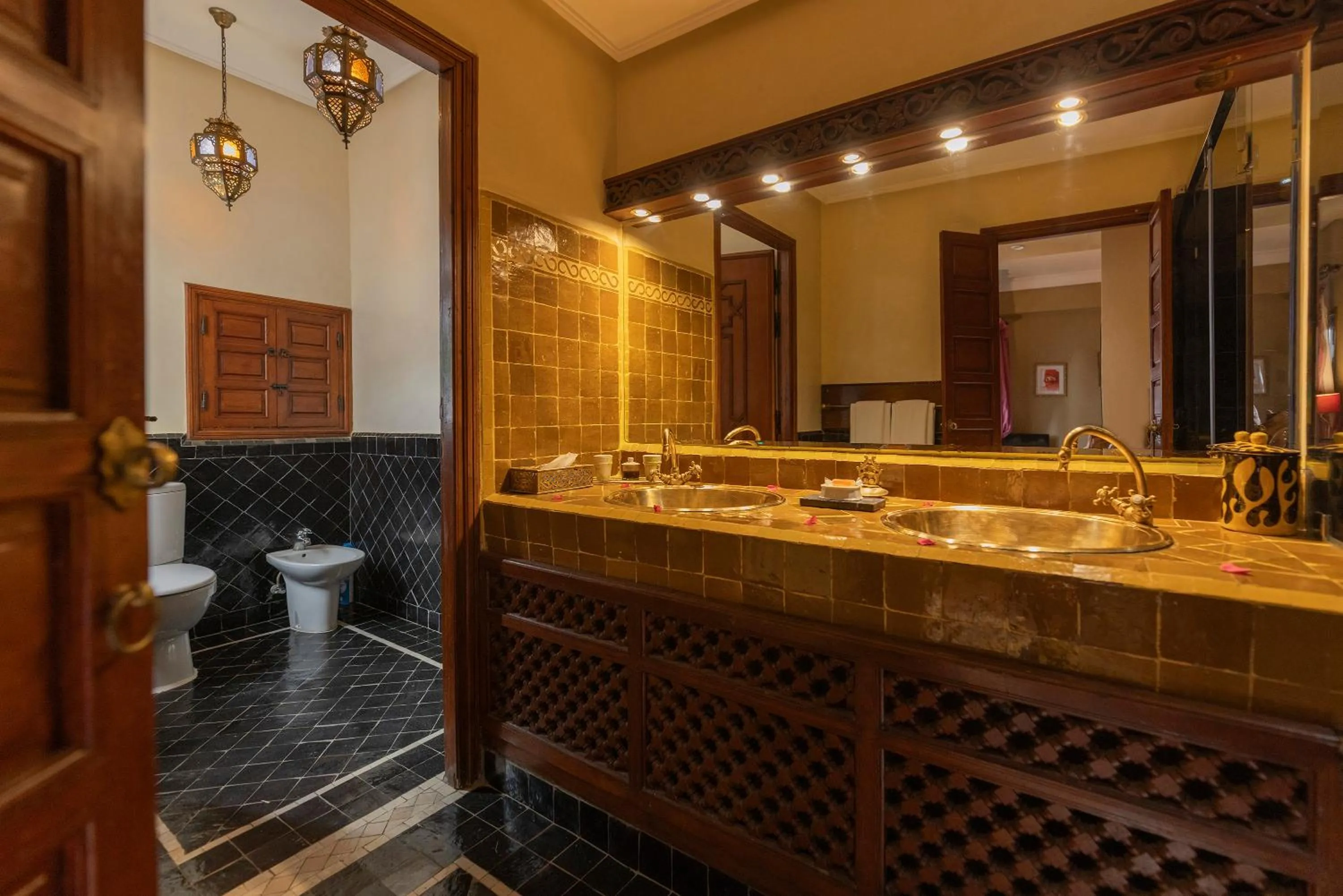 Toilet in Riad Ayadina & SPA