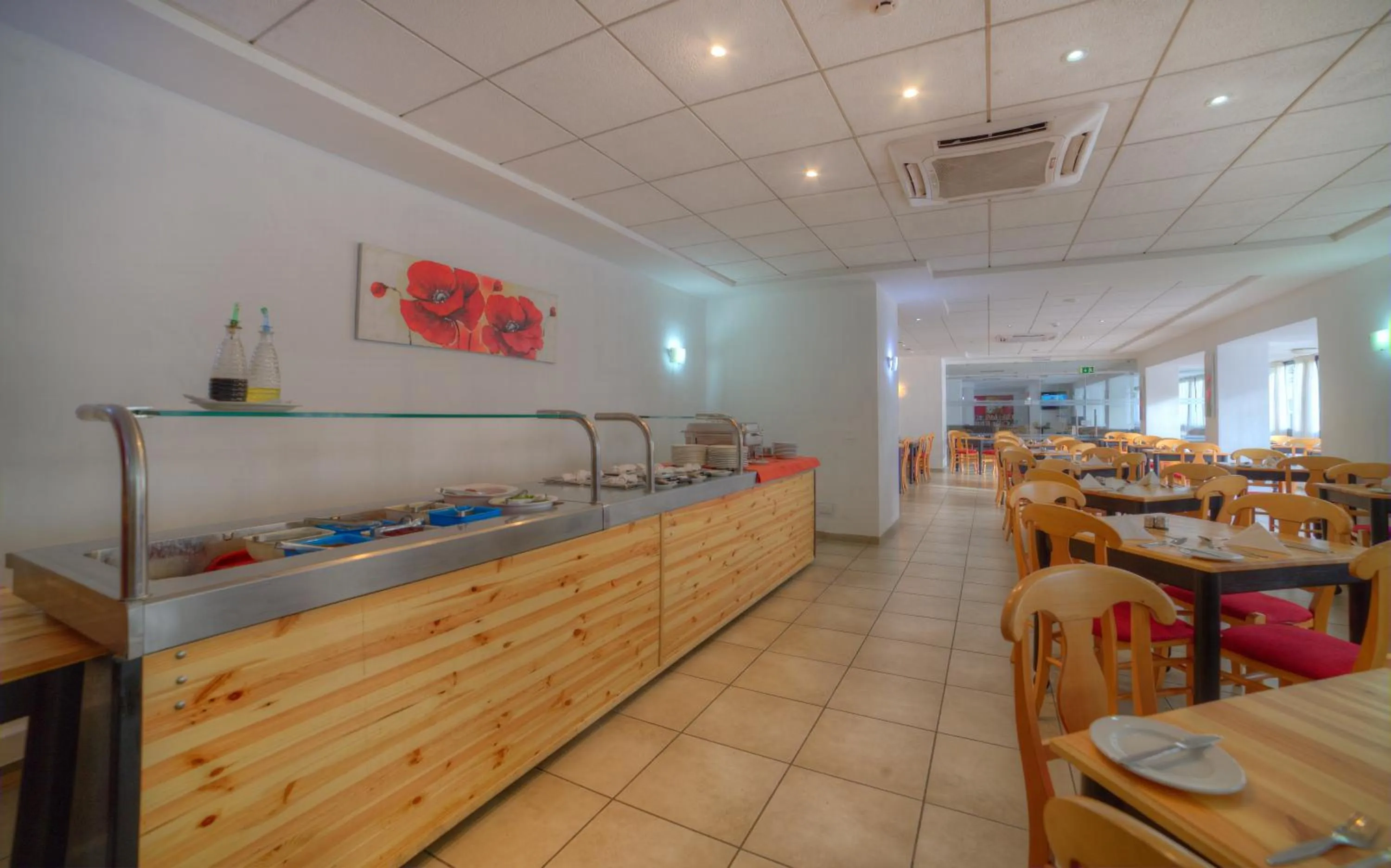 Restaurant/places to eat in Primera Hotel