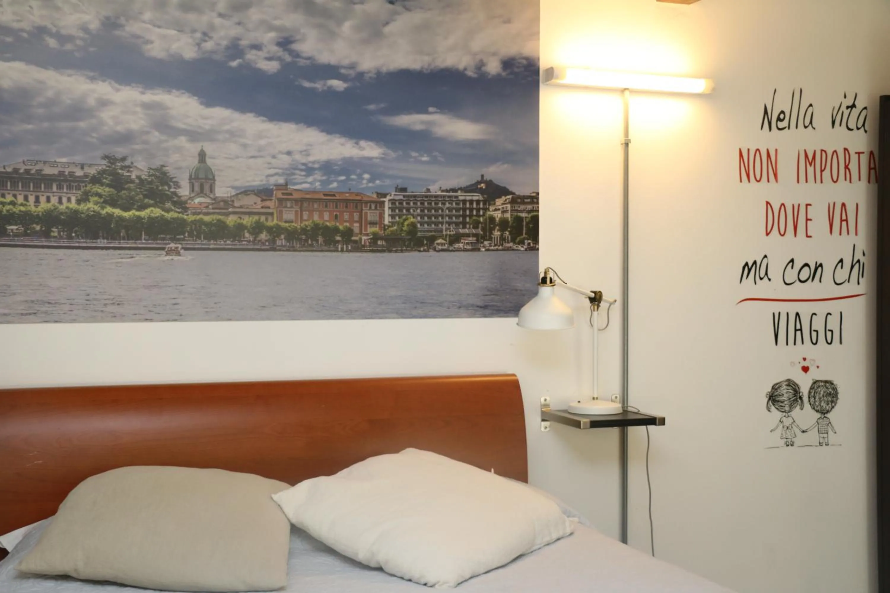 Bedroom, Bed in LoftinComo