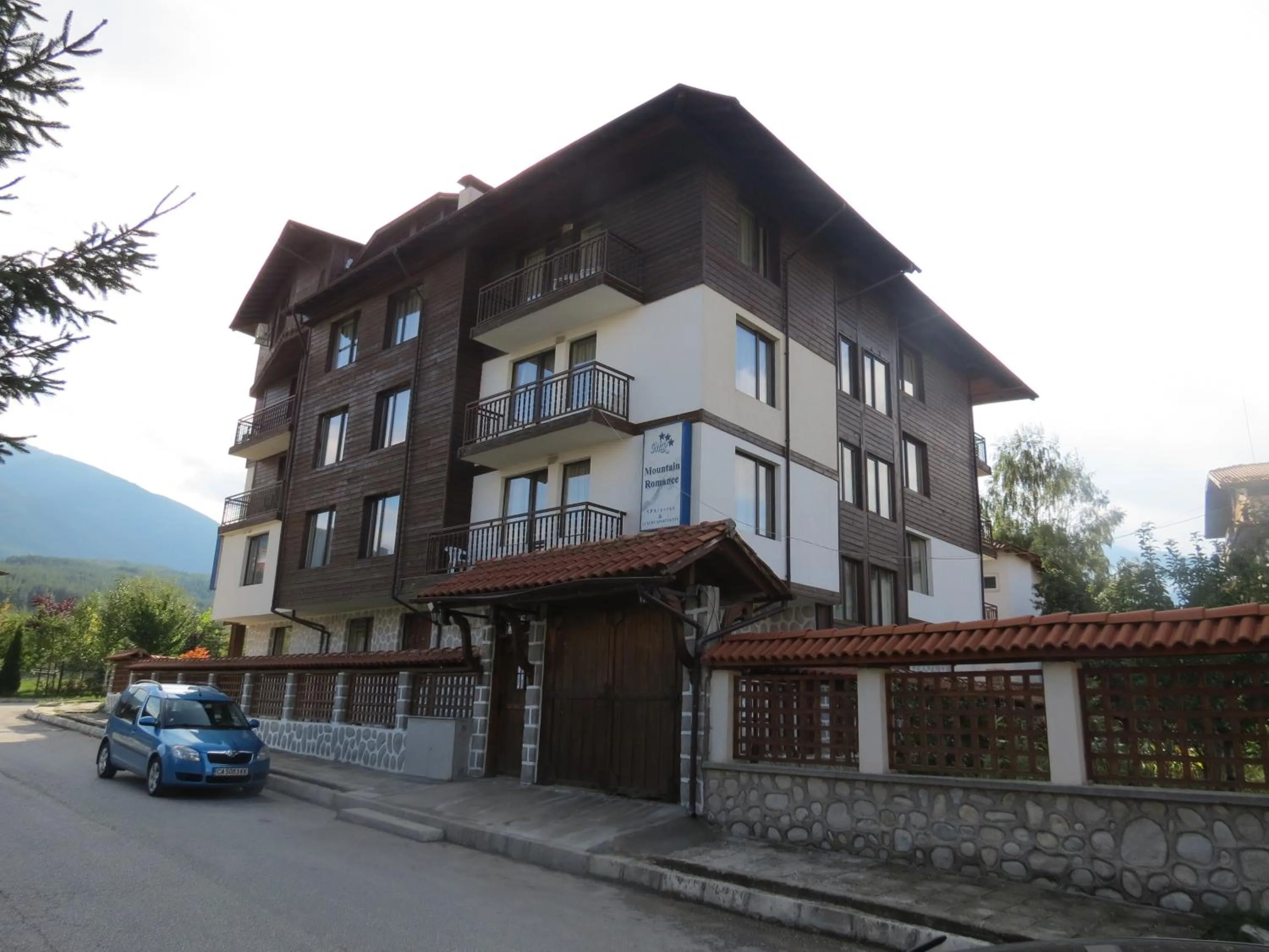 Facade/entrance in Family complex Mountain Romance Apartments