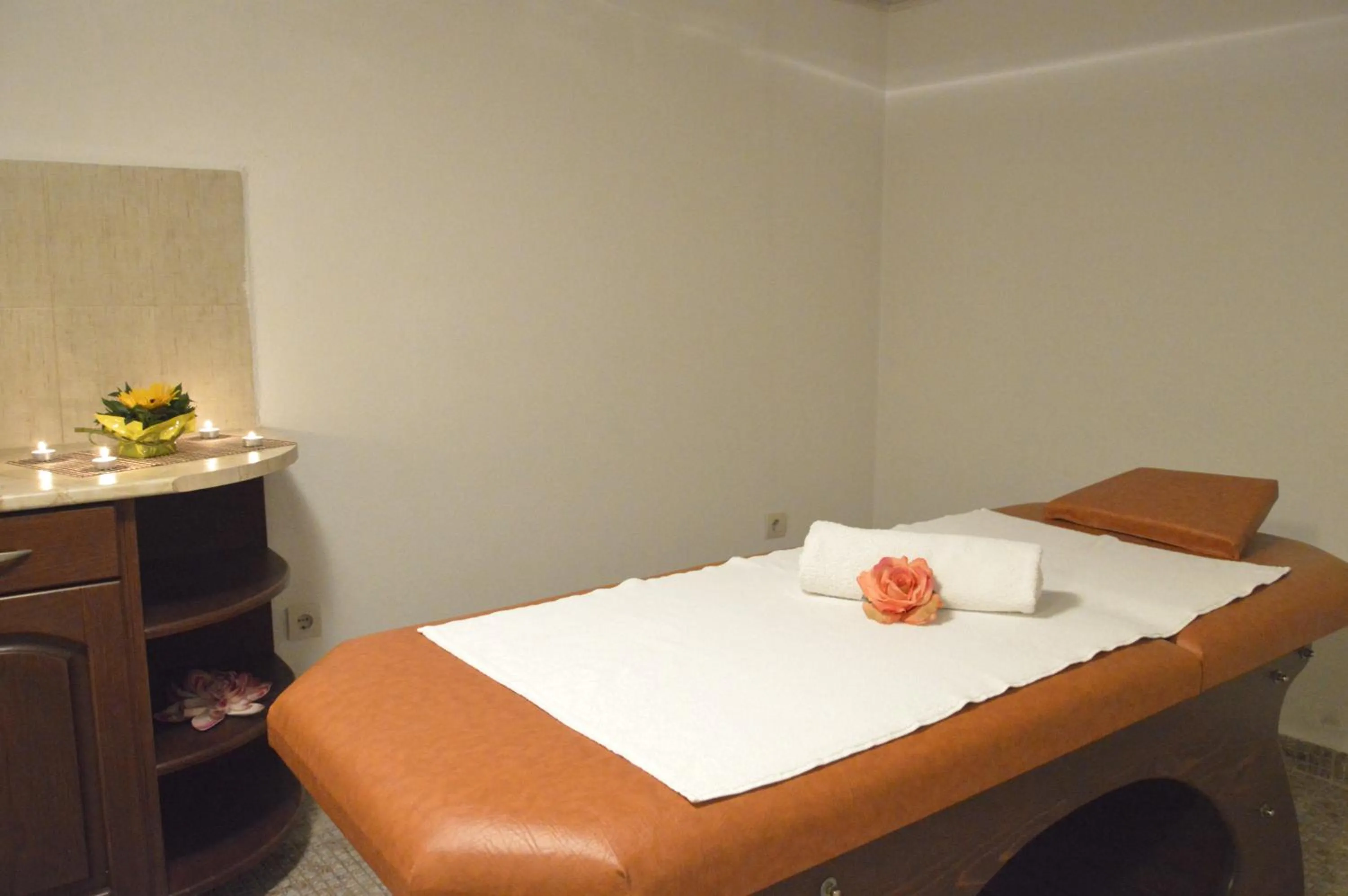 Massage, Bed in Family complex Mountain Romance Apartments