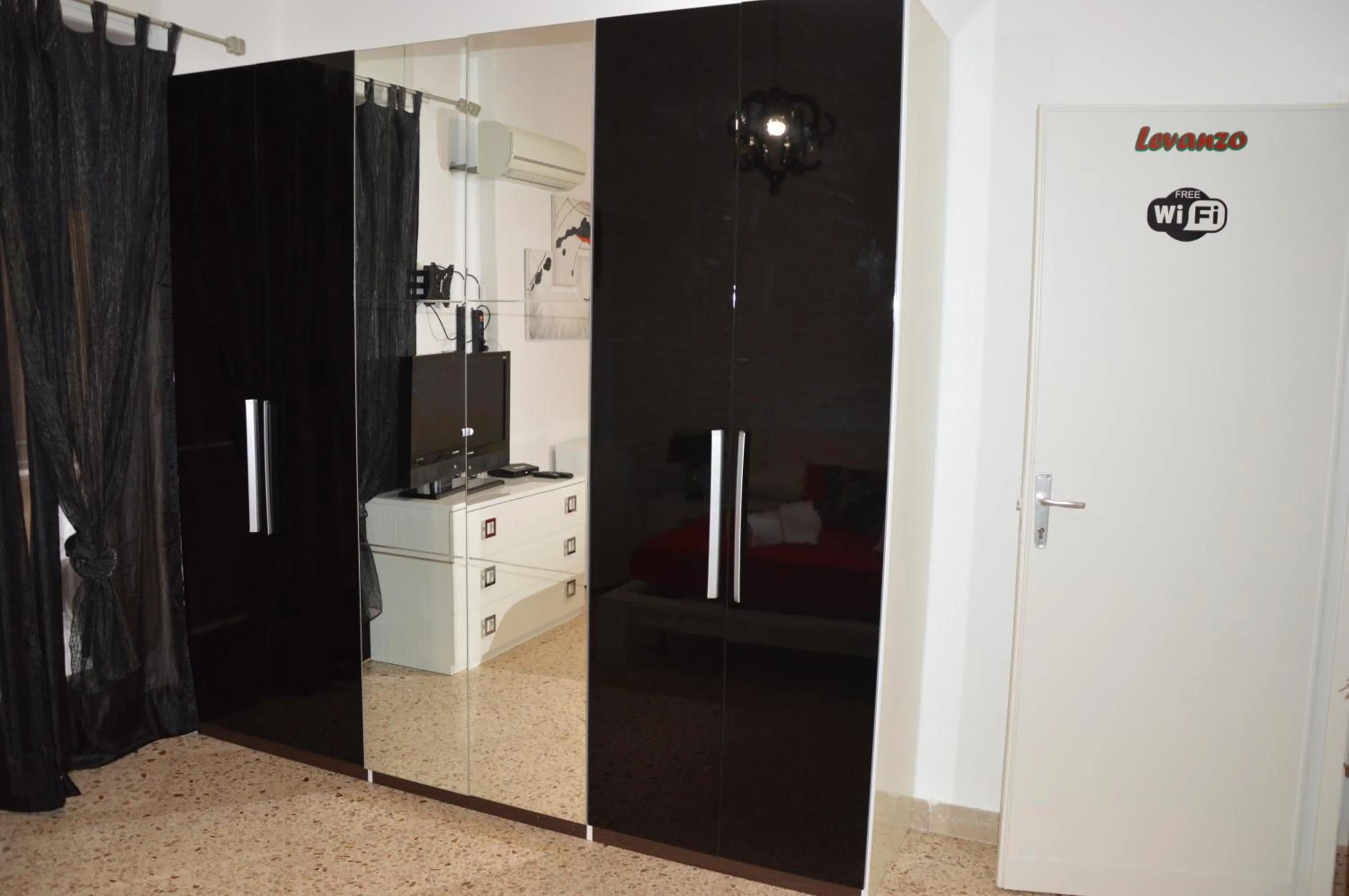 Photo of the whole room in B&B Il Profumo del Porto