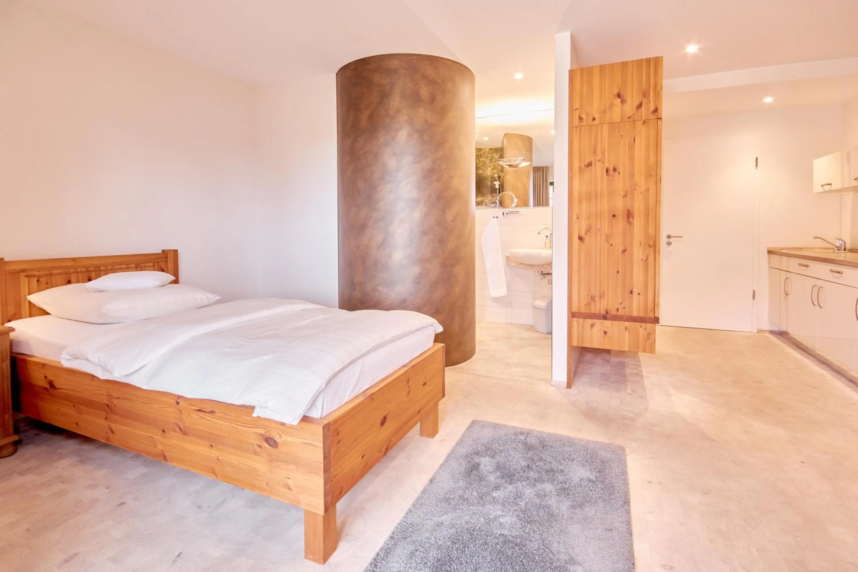 Bathroom, Bed in Hotel Am Steendamm