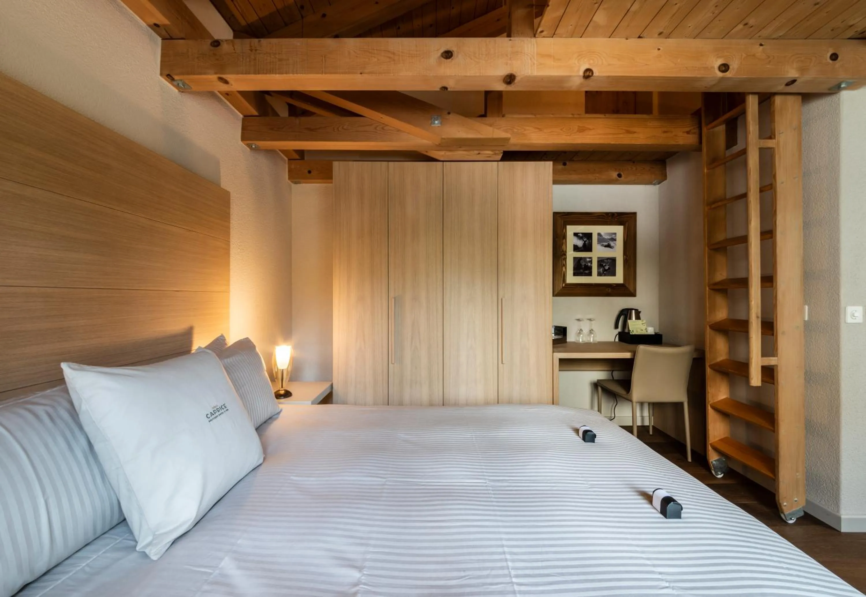 Bed in Hotel Maya Caprice