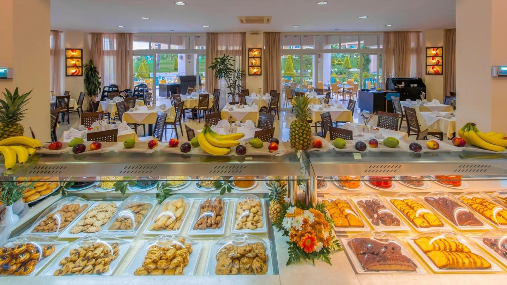 Breakfast in Horizon Beach Resort