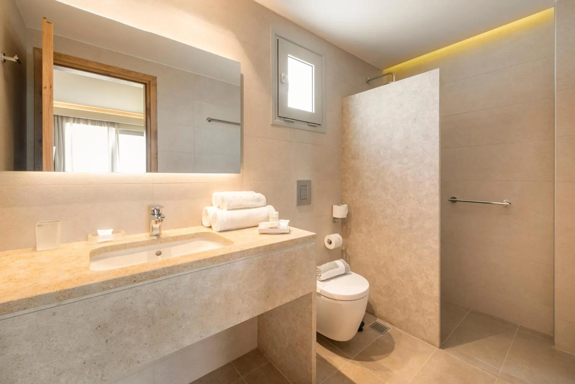 Shower in Horizon Beach Resort