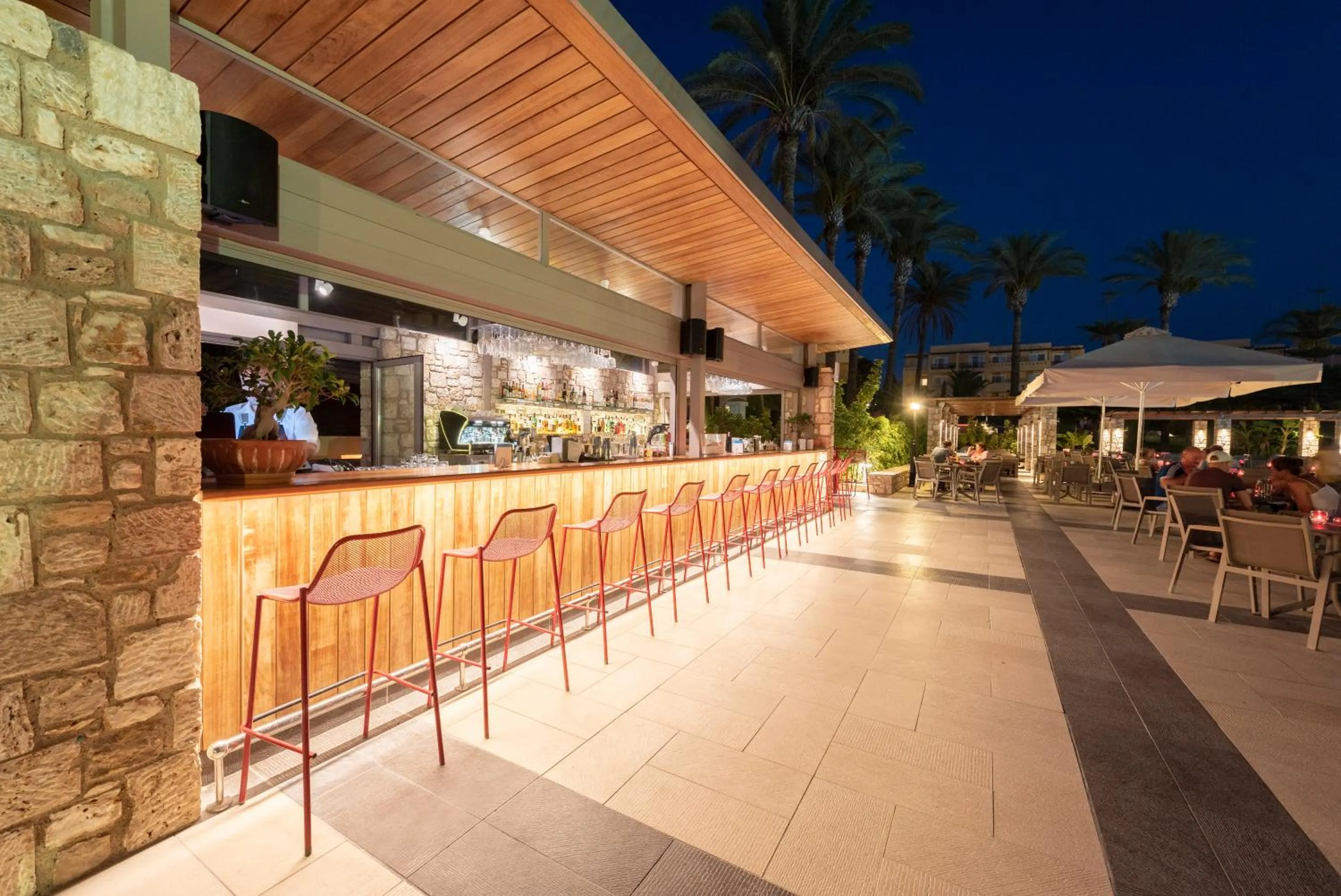 Lounge or bar in Horizon Beach Resort