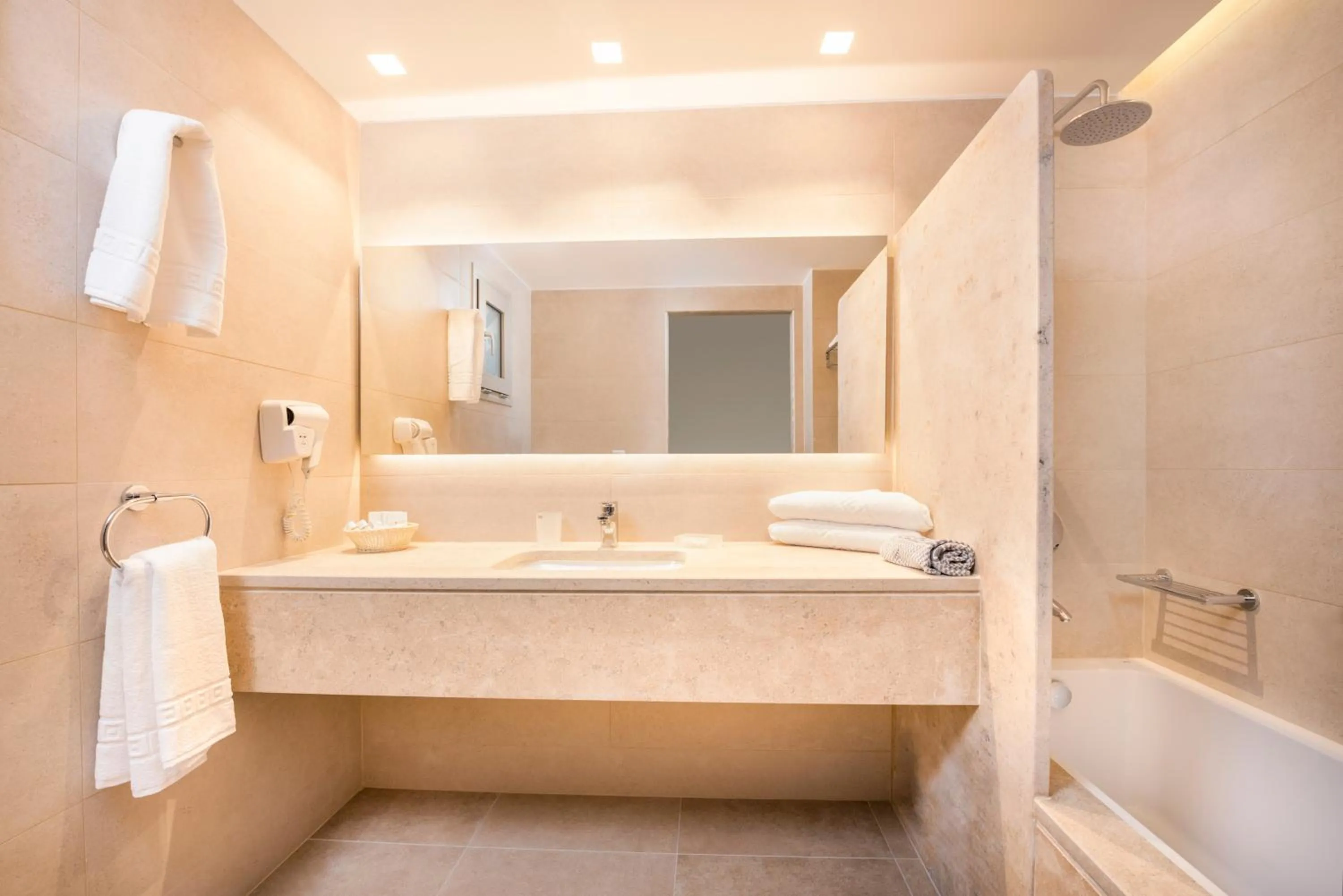 Bathroom, Bed in Horizon Beach Resort