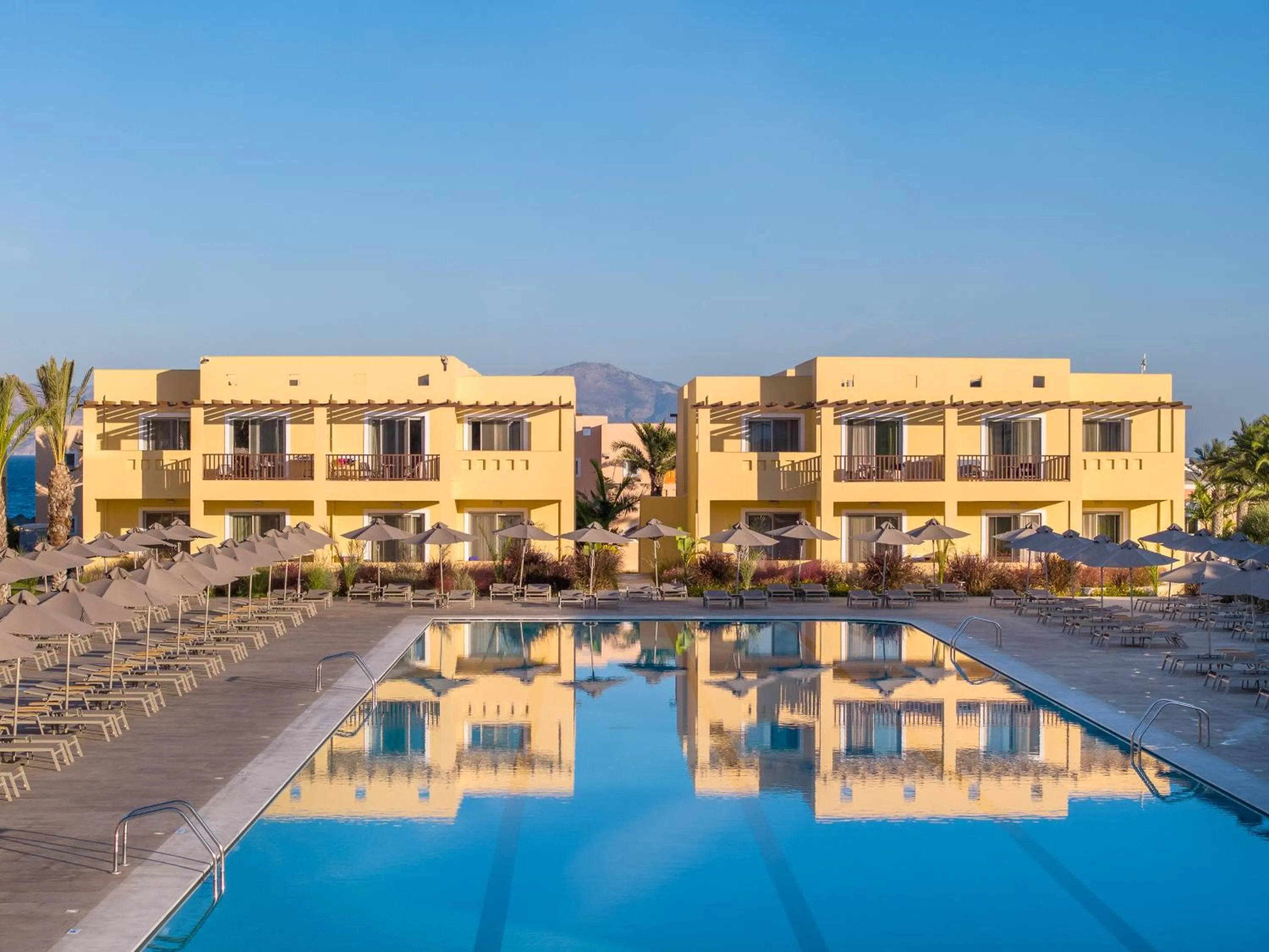 Swimming pool in Horizon Beach Resort