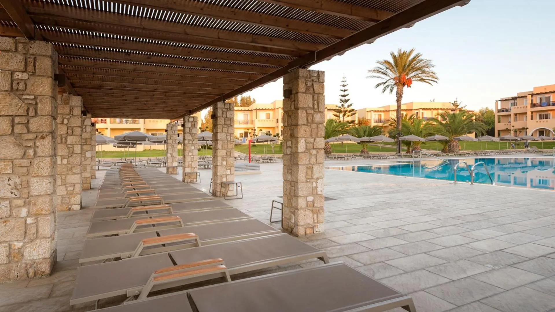 Swimming pool in Horizon Beach Resort