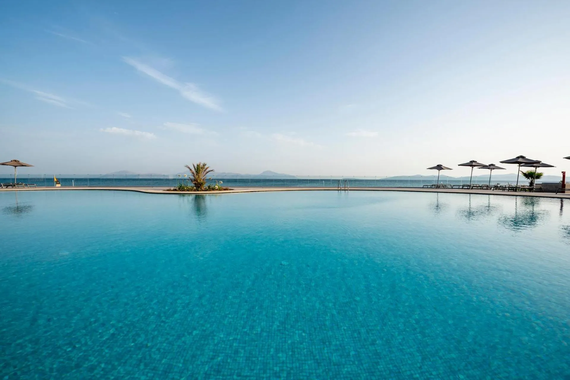 Swimming pool in Horizon Beach Resort