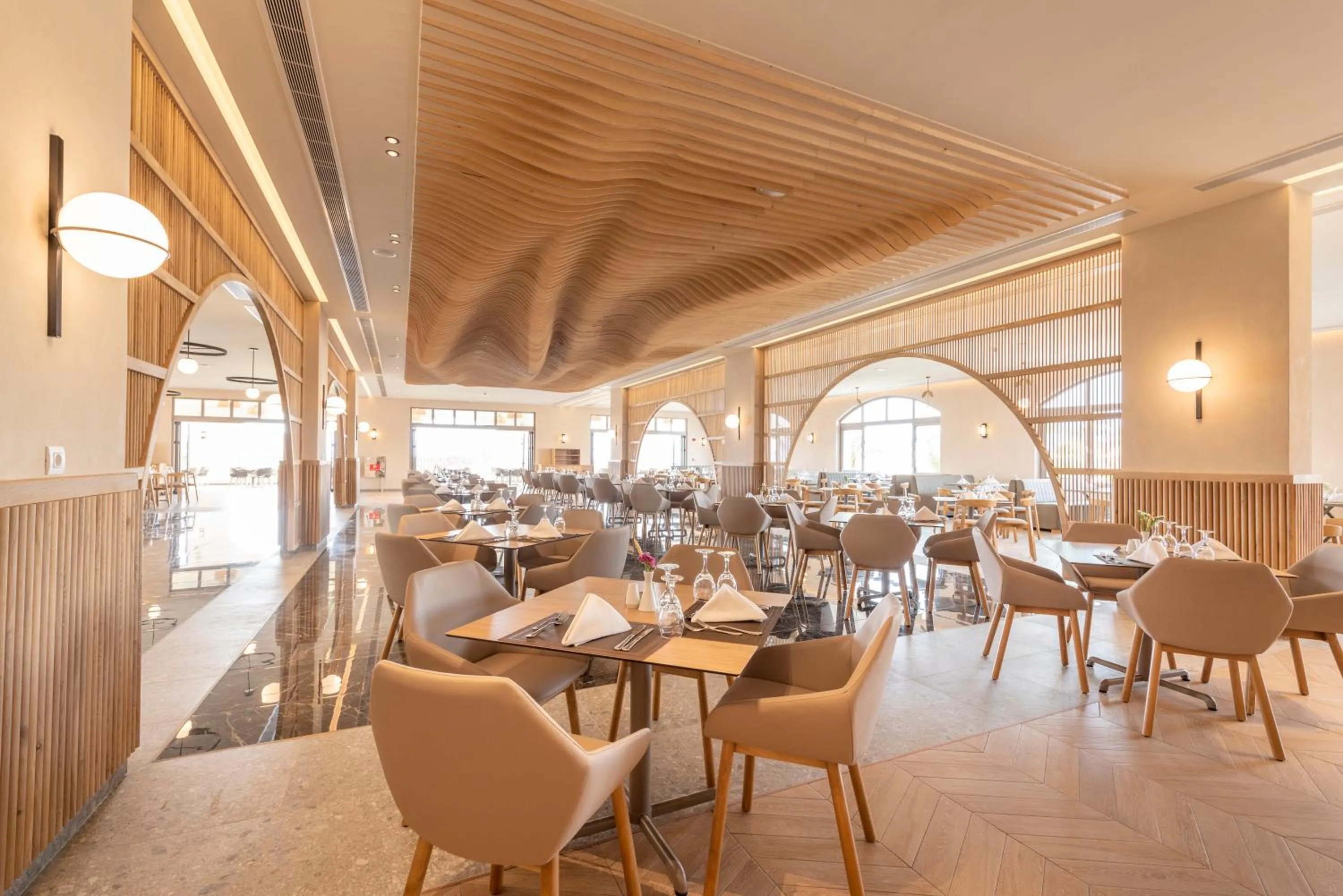 Restaurant/places to eat in Horizon Beach Resort