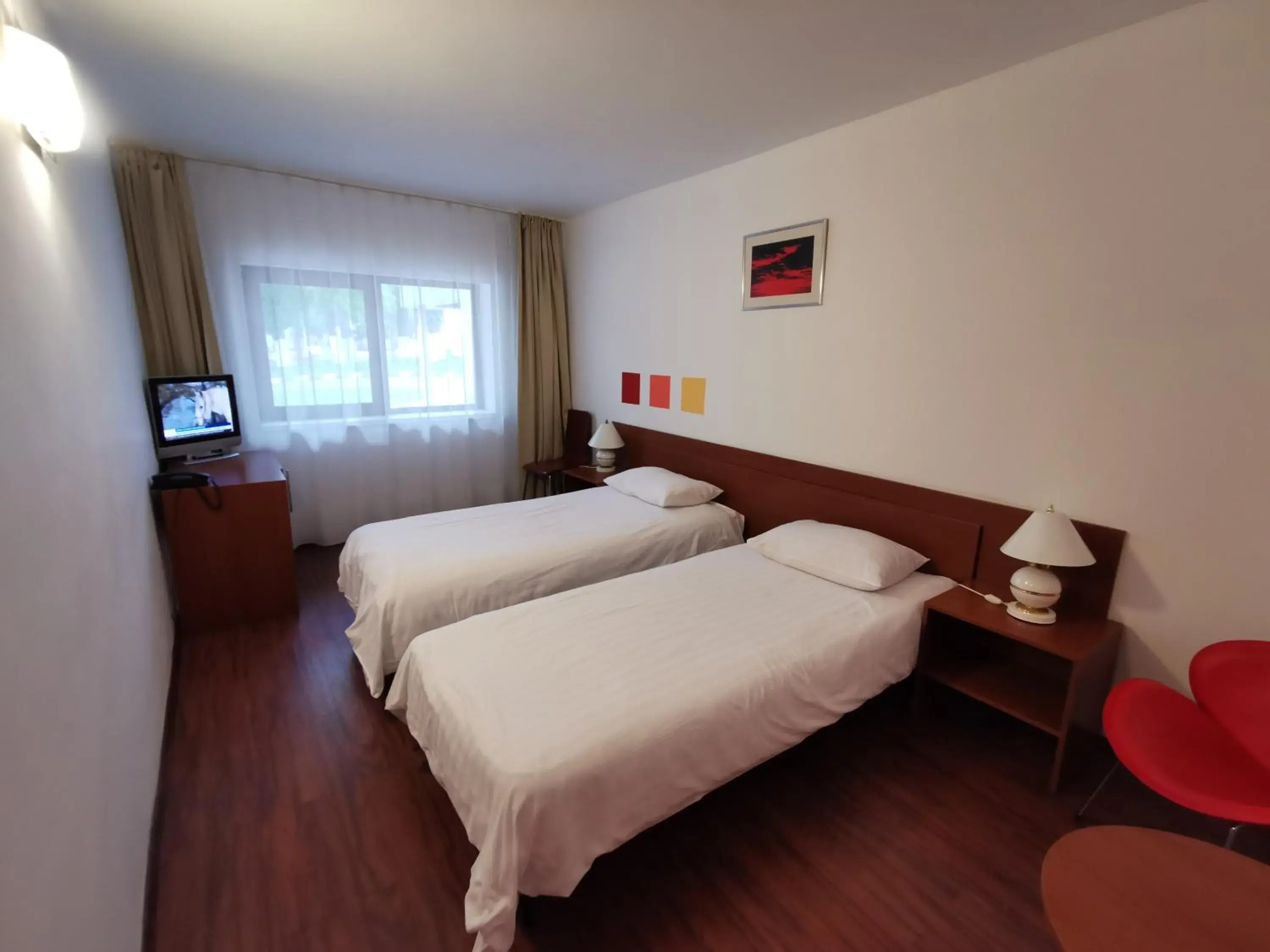 Twin Room with Private Bathroom - single occupancy in Hotel Timisoara Sannicolau Mare Twin Room with Private Bathroom - single occupancy in Hotel Timisoara Sannicolau Mare