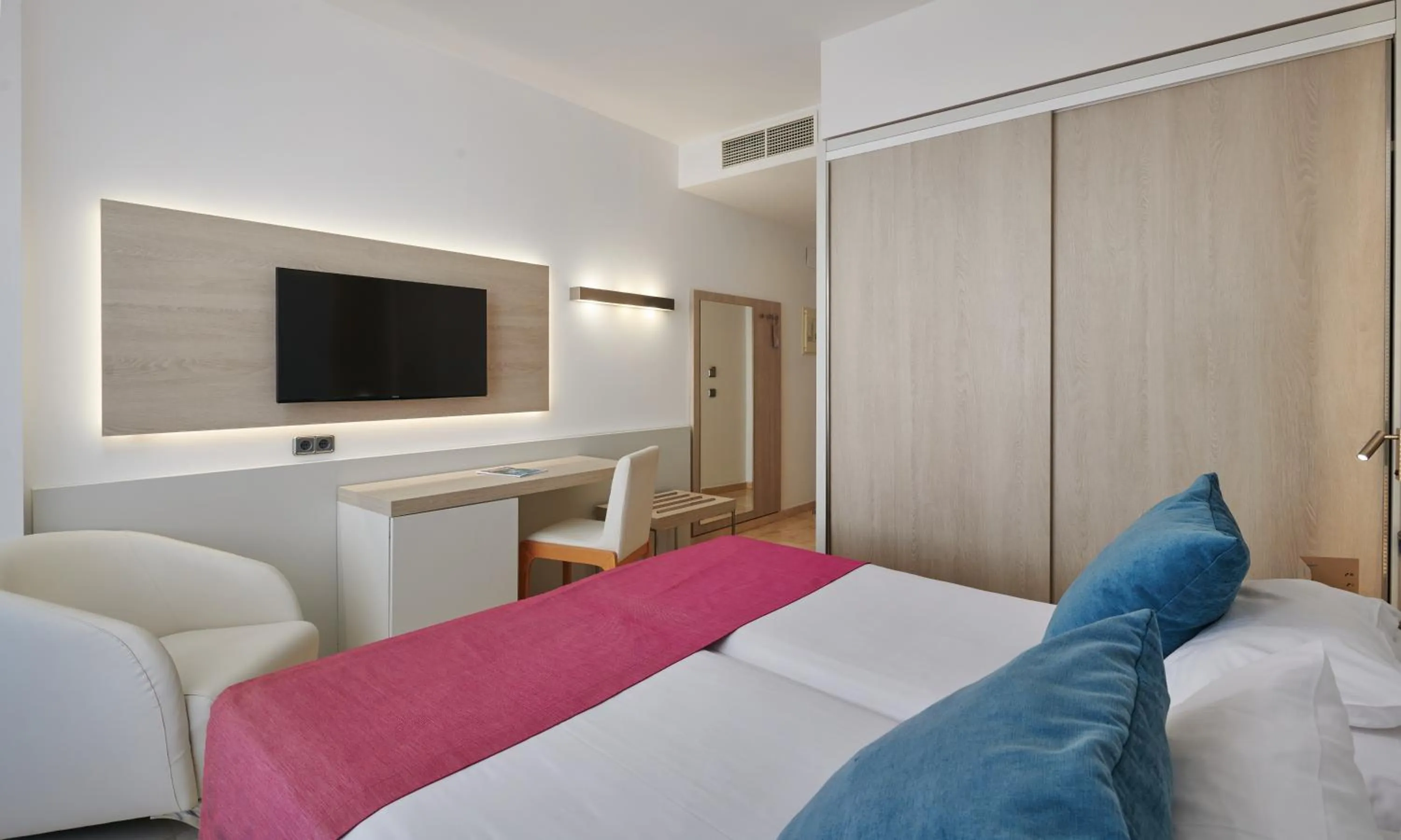 Photo of the whole room, Bed in Grupotel Acapulco Playa - Adults Only