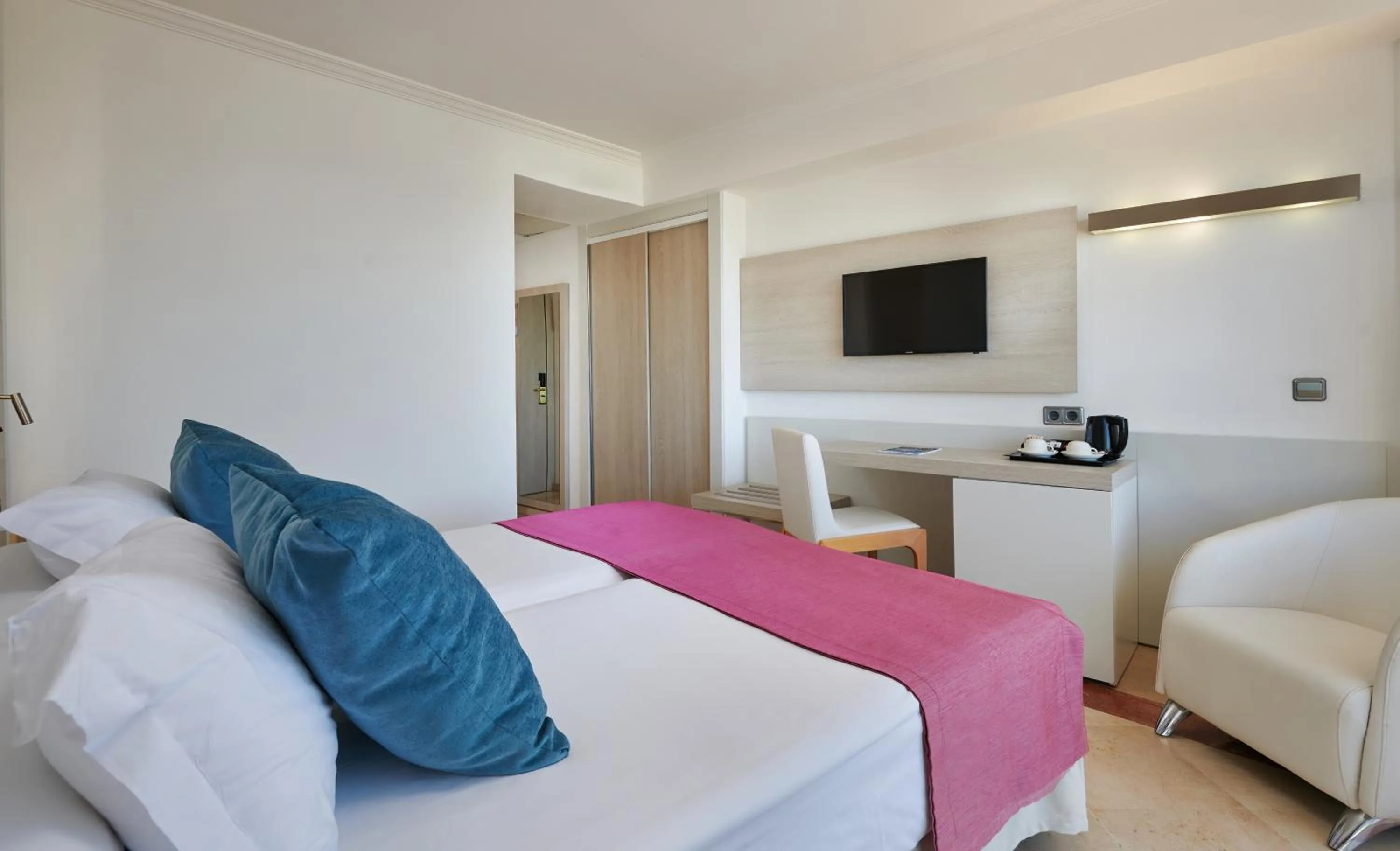 Photo of the whole room, Bed in Grupotel Acapulco Playa - Adults Only