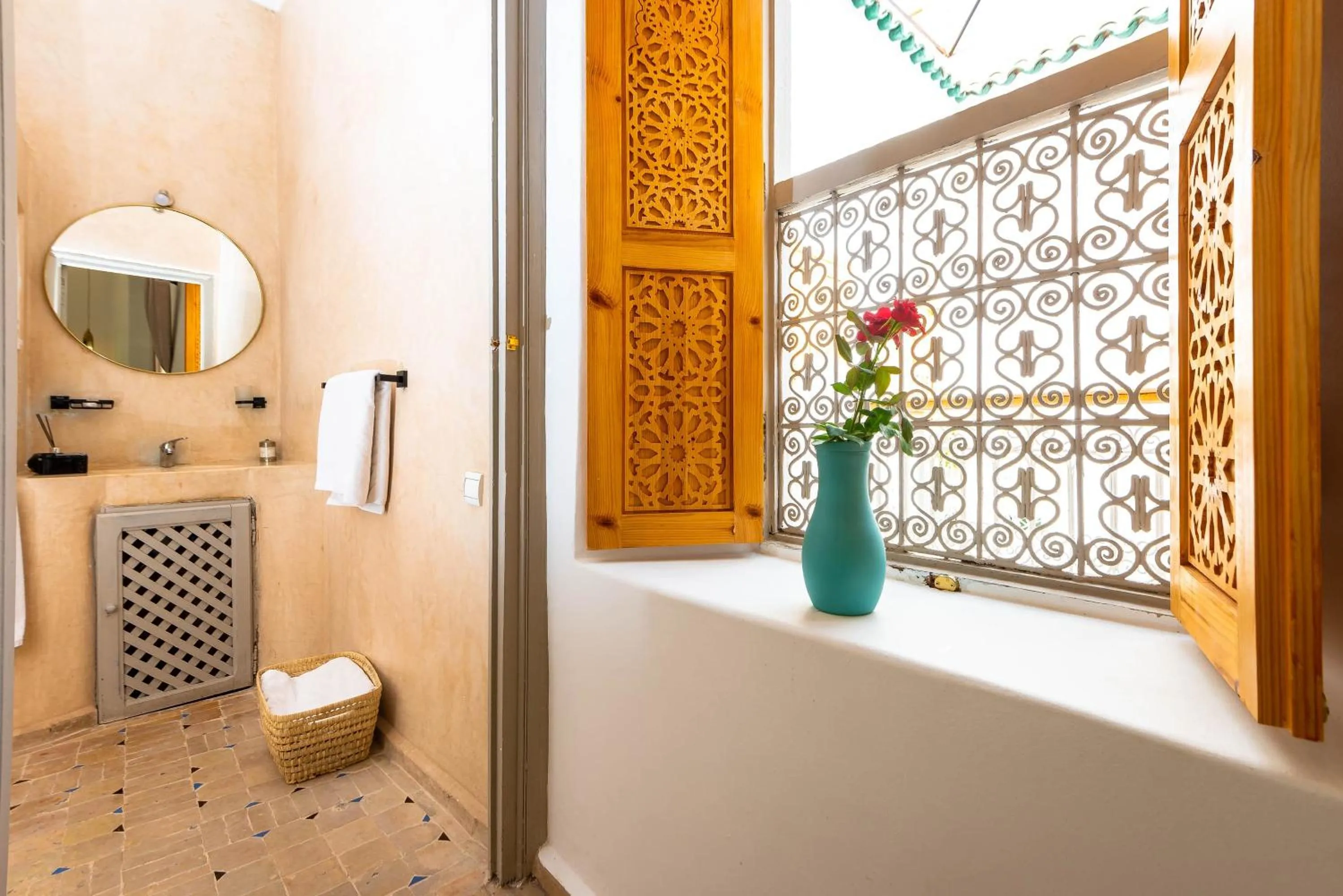 Shower in Riad La Croix Berbere