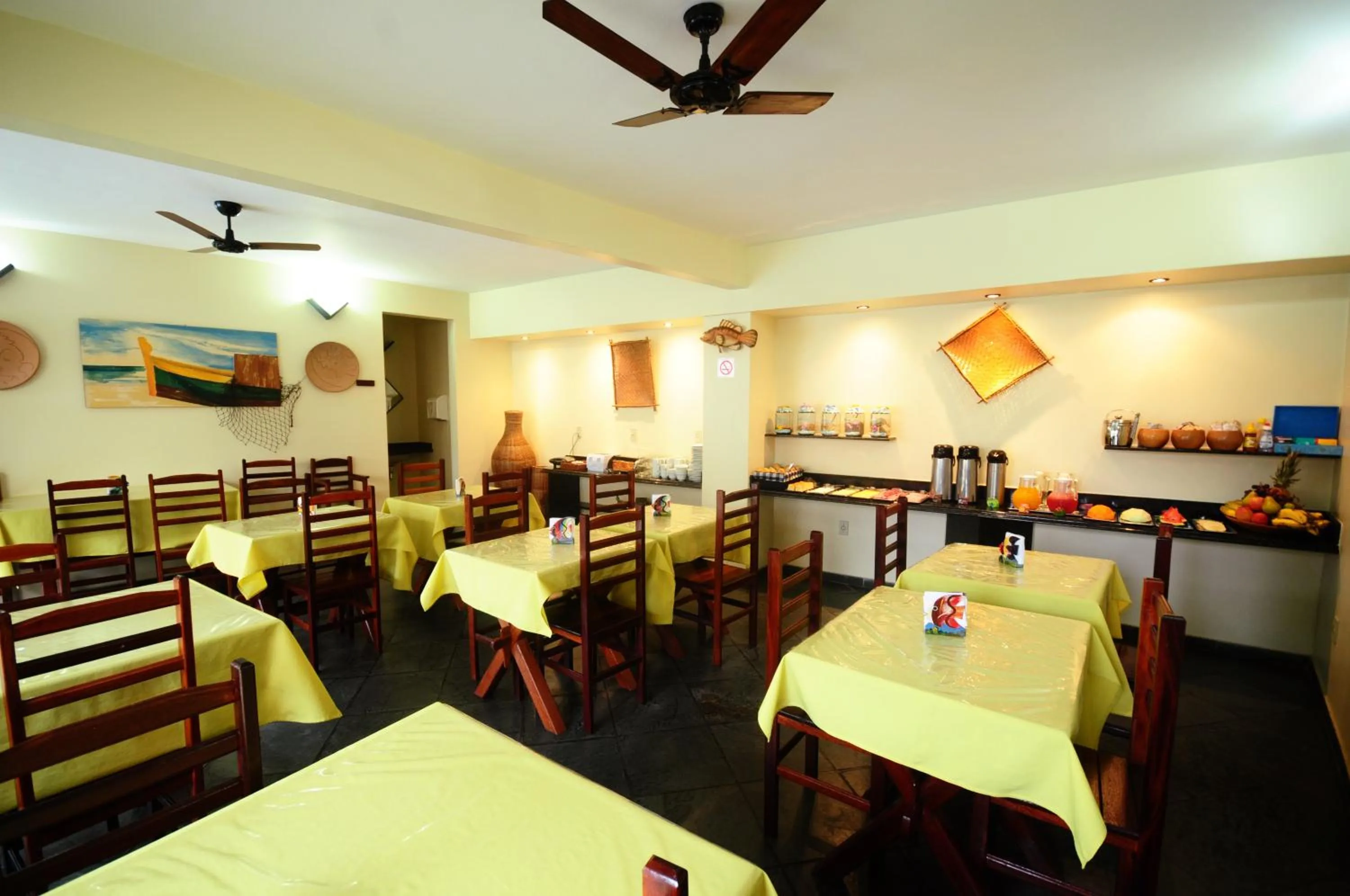 Restaurant/places to eat in Pousada Genesis