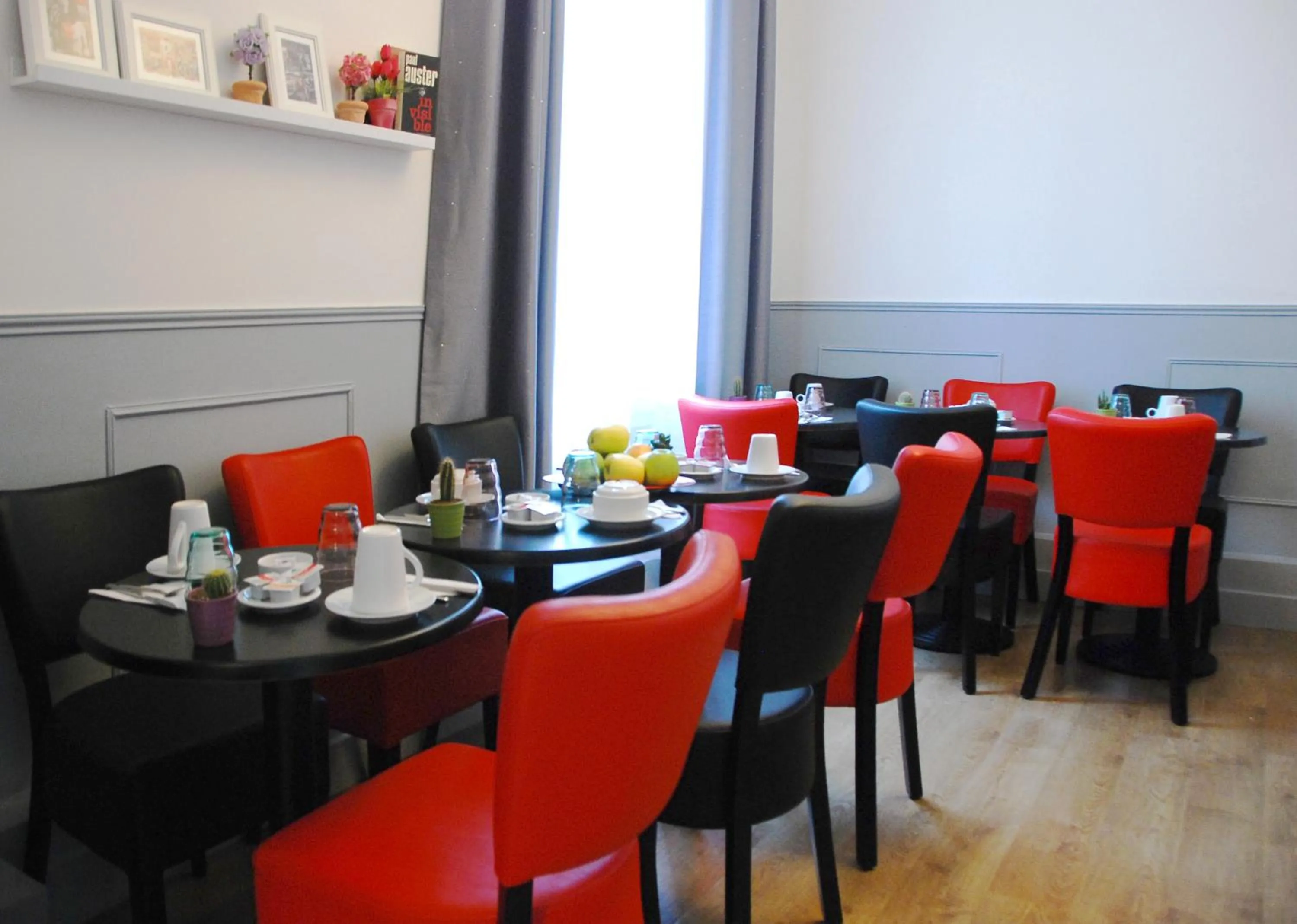 Coffee/tea facilities in Hotel Cosy Monceau