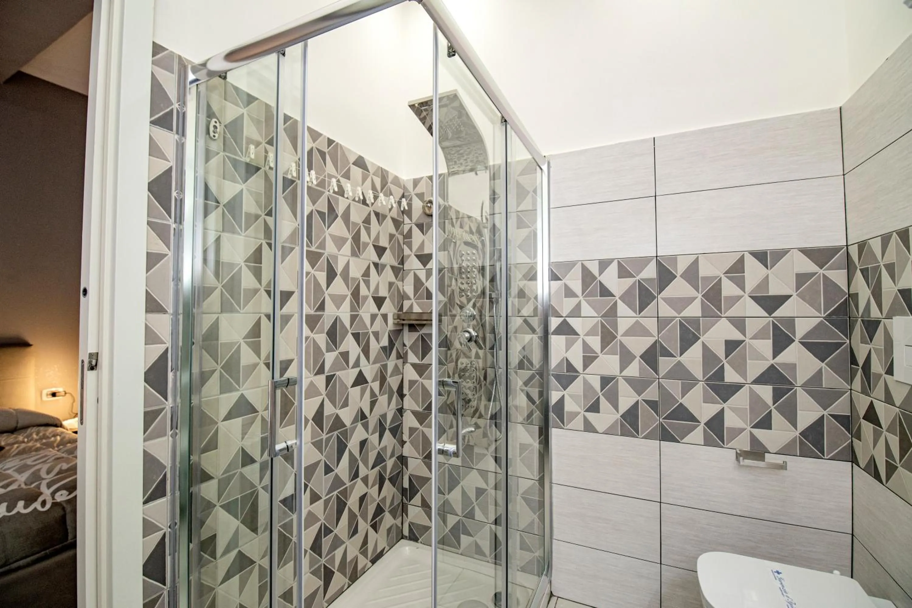 Shower in L'Isola Del Postino Rooms