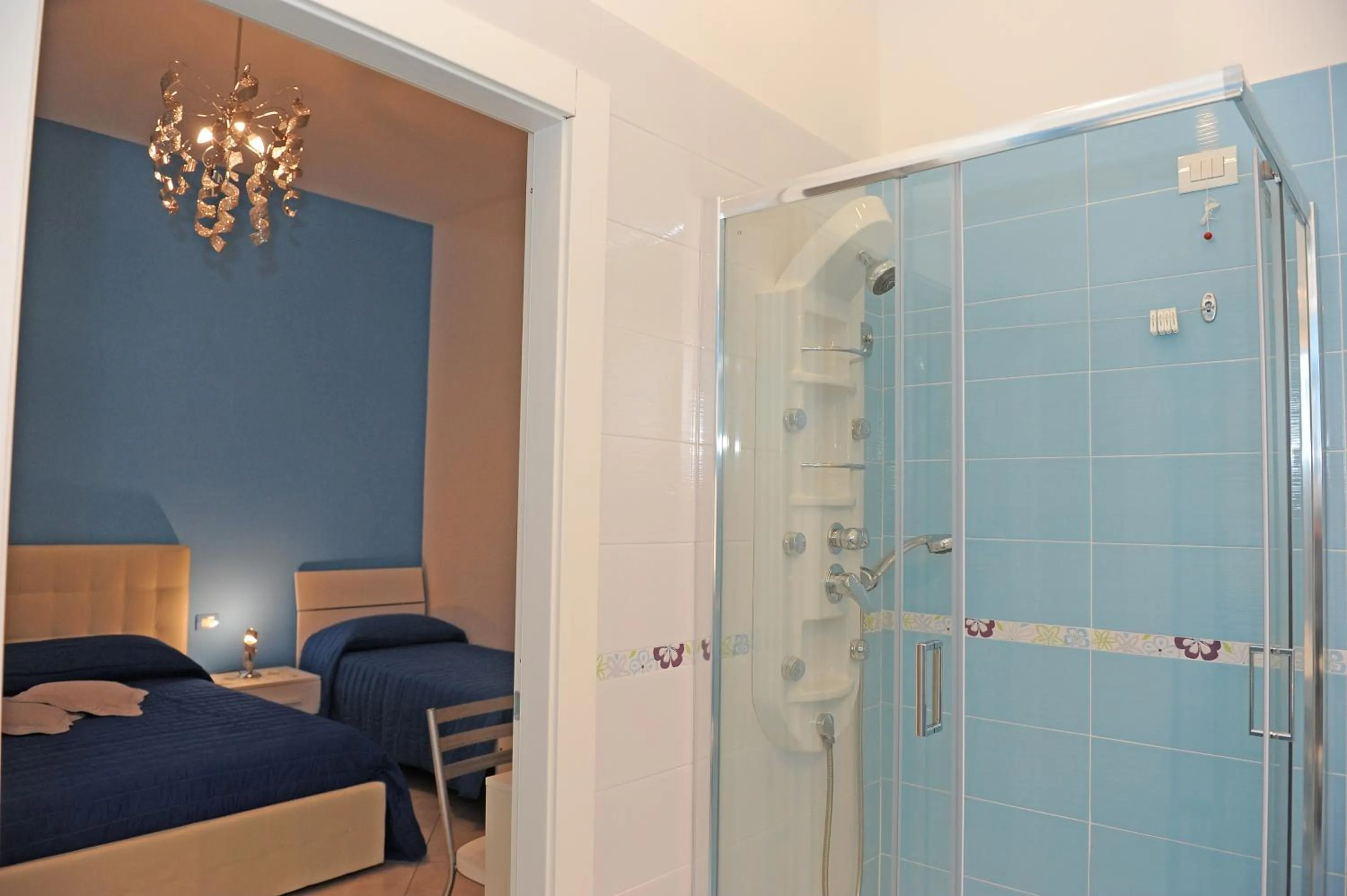 Shower in L'Isola Del Postino Rooms