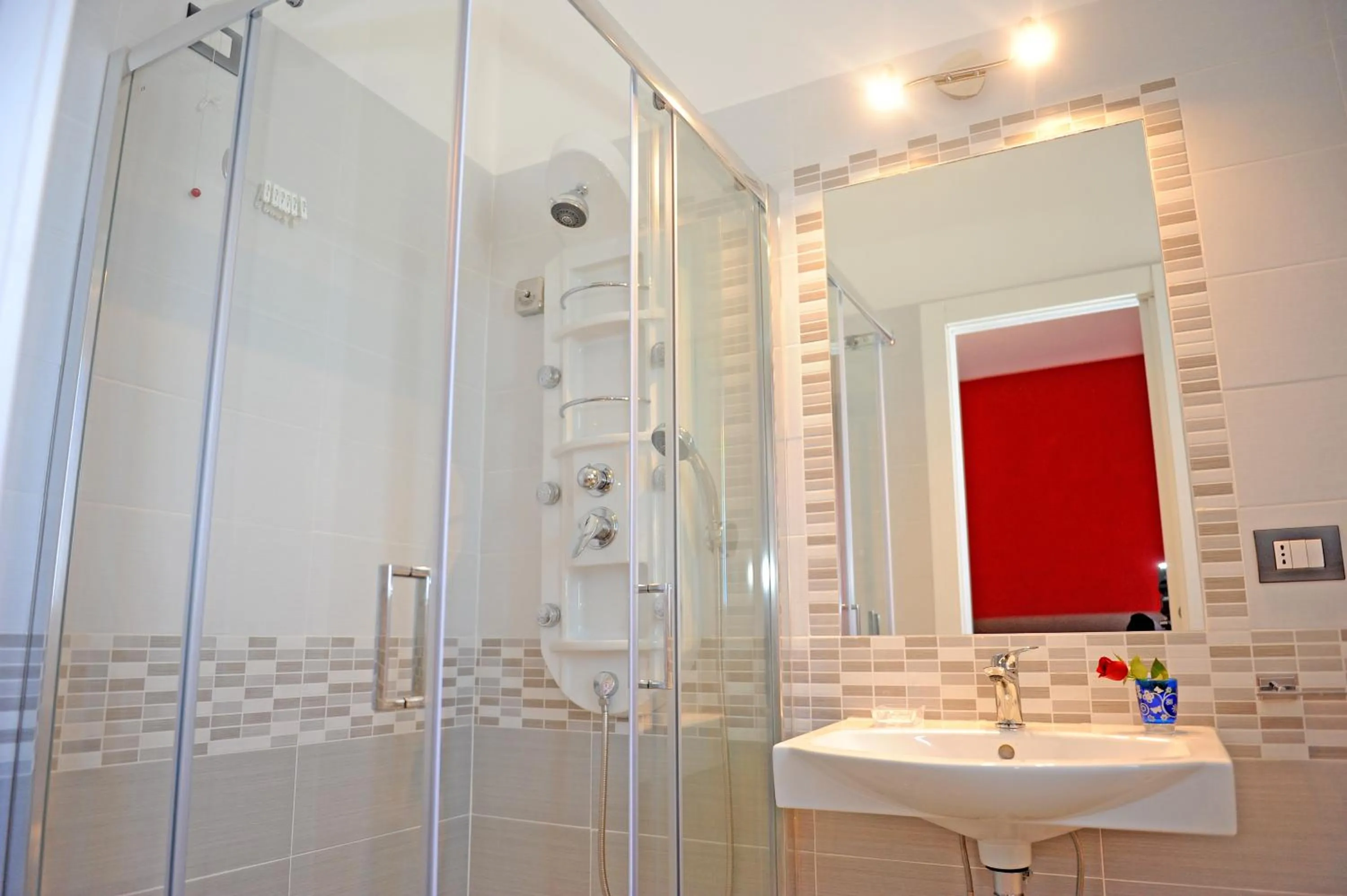 Shower in L'Isola Del Postino Rooms