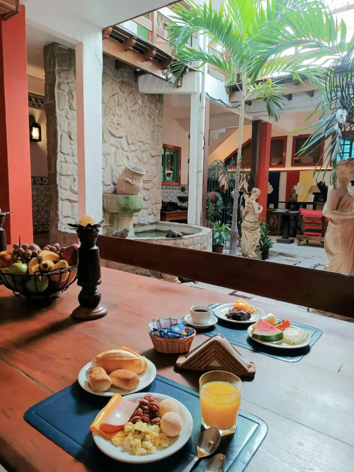 Food and drinks in Pousada Estalagem do Porto