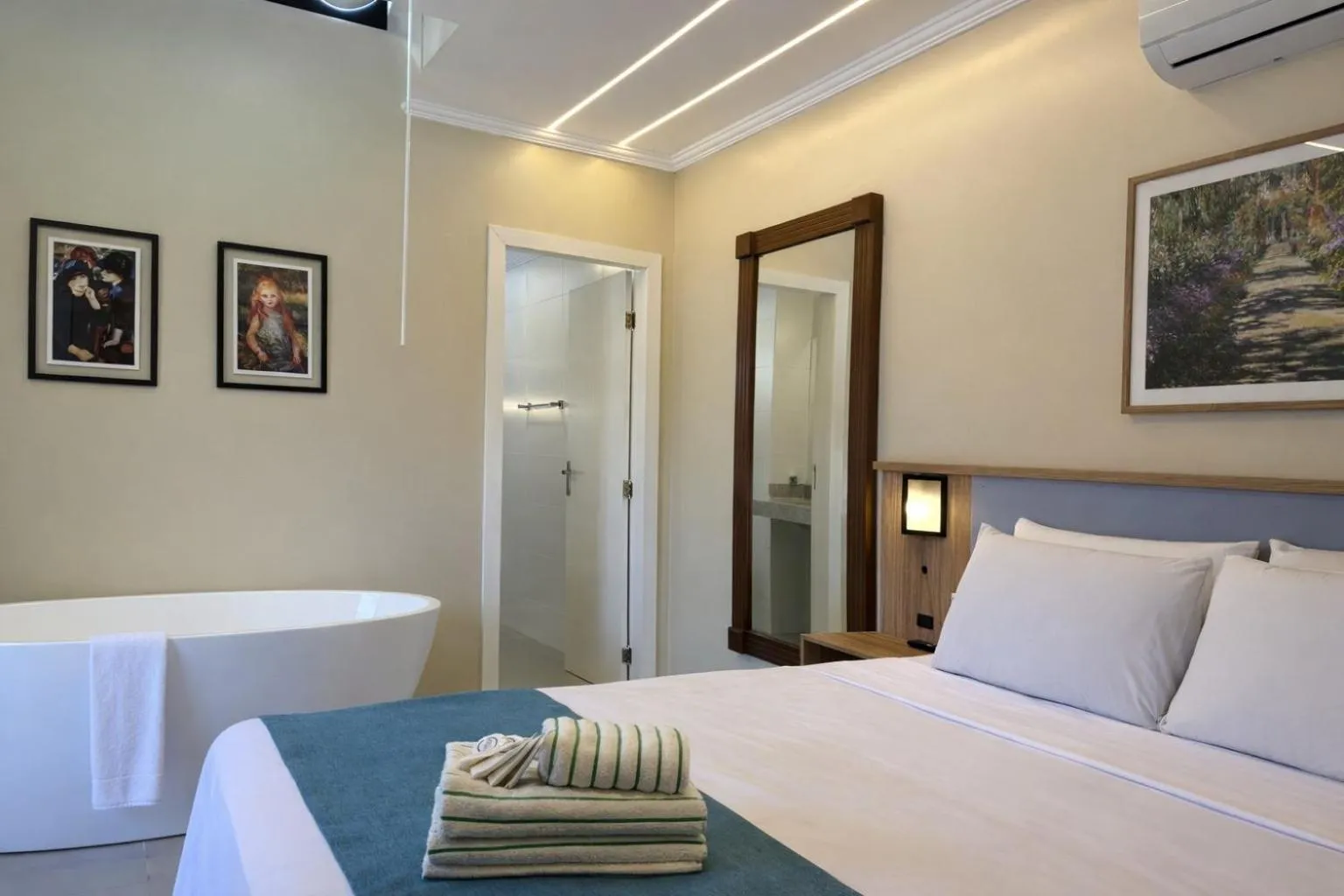 Bed in Pousada Estalagem do Porto