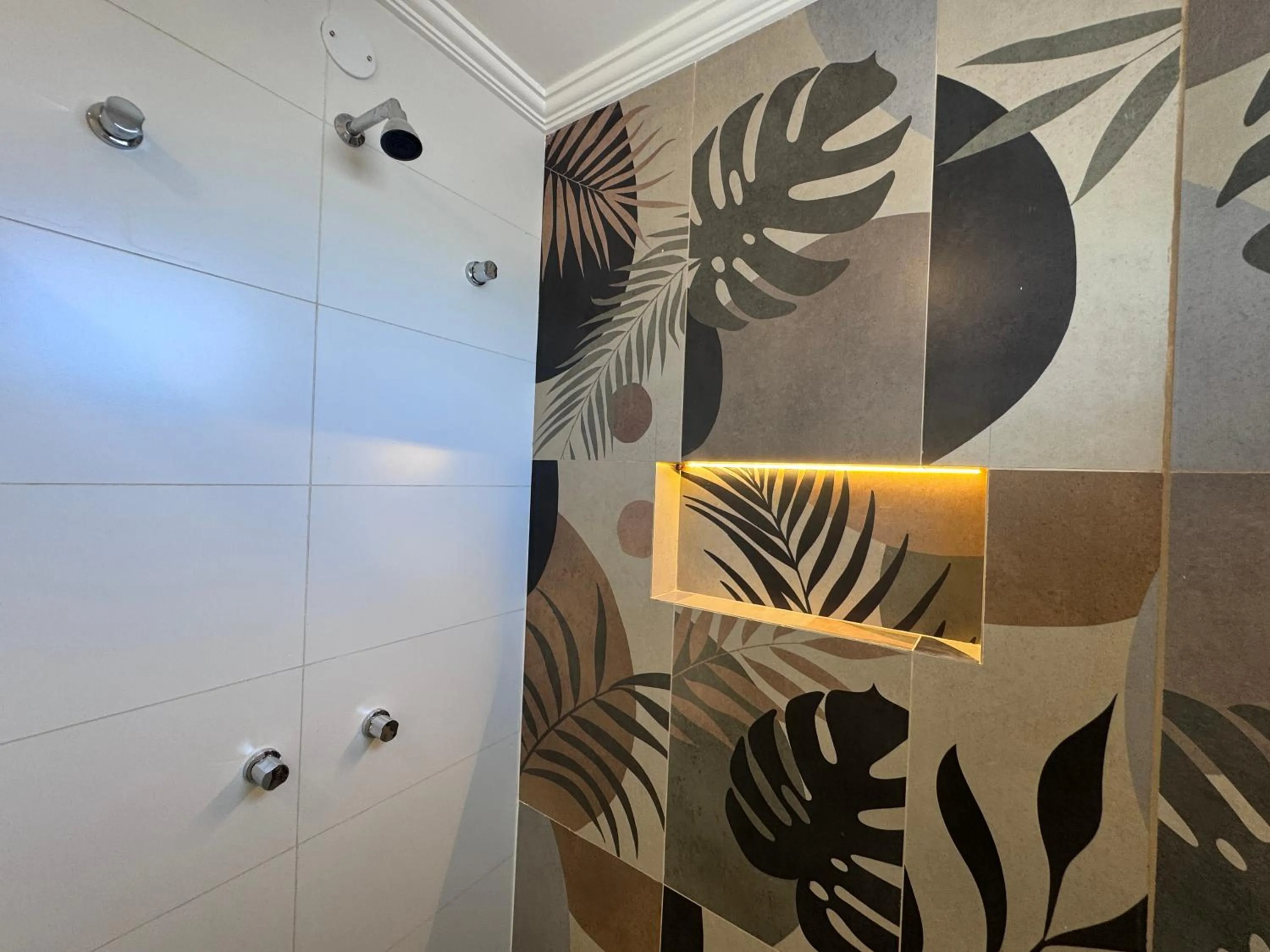 Shower in Pousada Estalagem do Porto