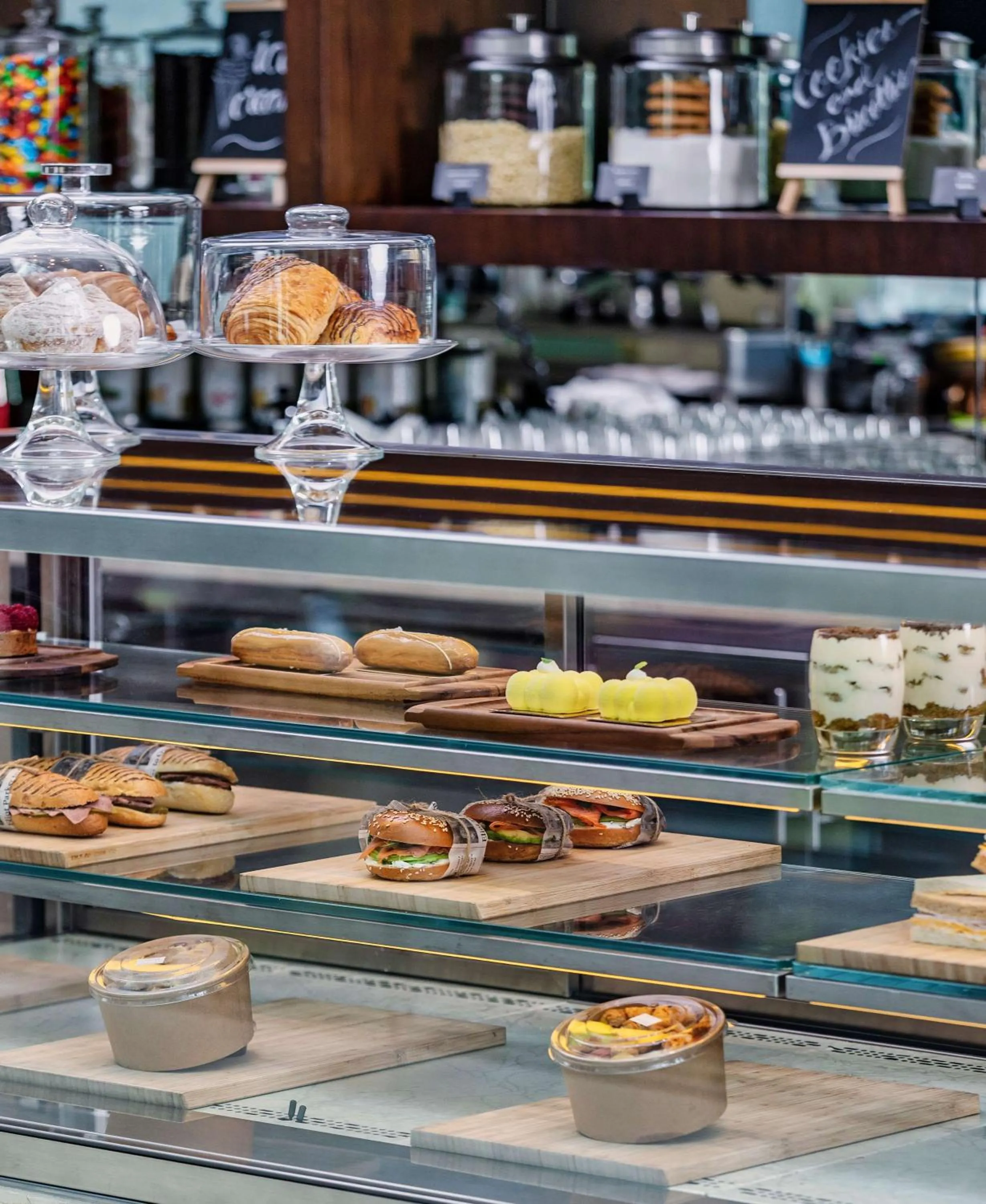 Restaurant/places to eat in Hyatt Regency Oryx Doha