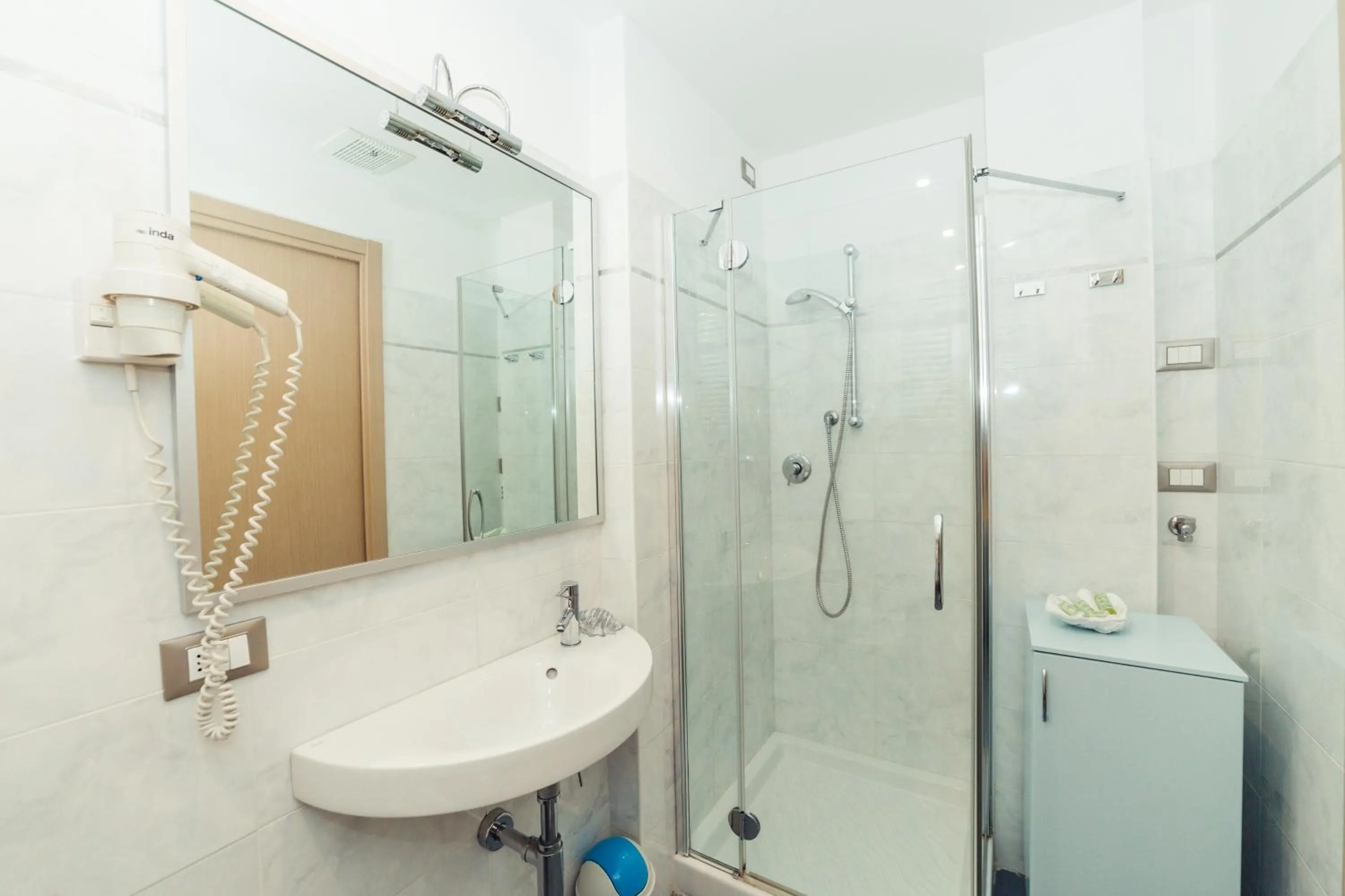 Shower in Residence Greco