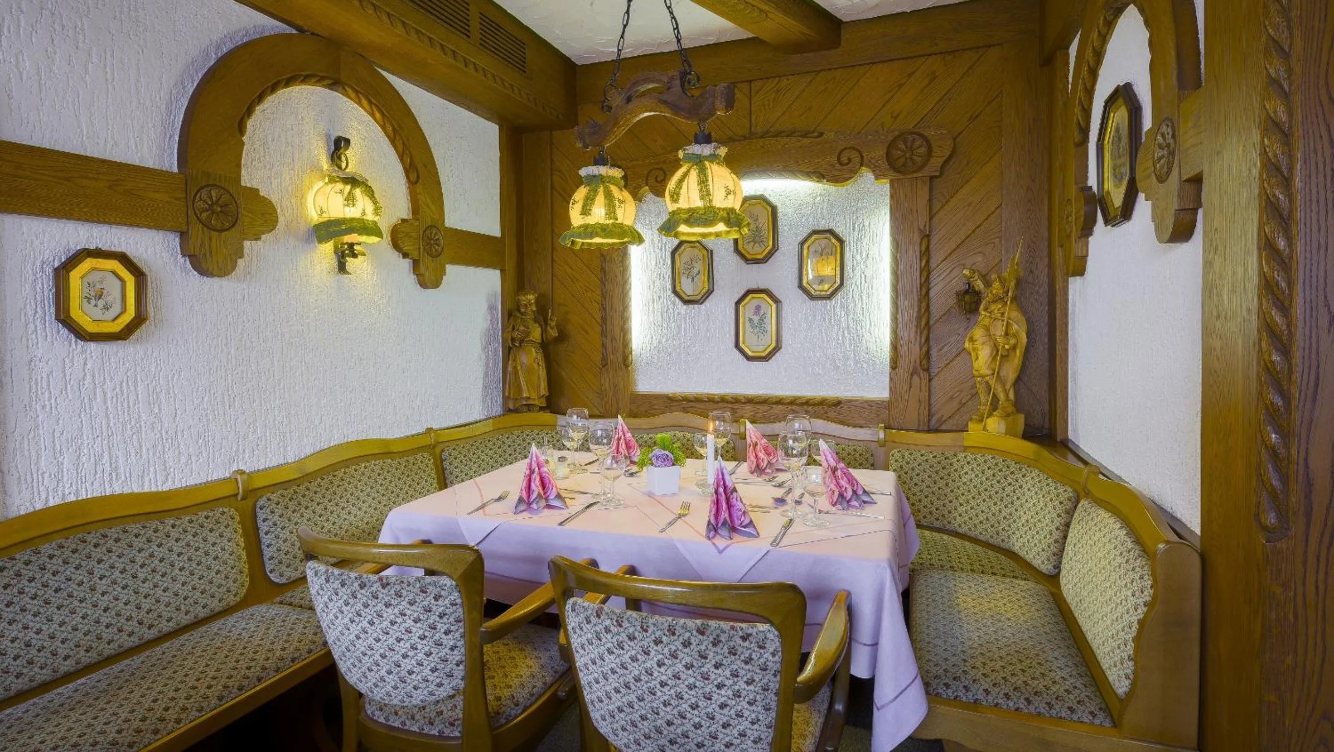 Restaurant/places to eat in Hotel Schloessmann Garni