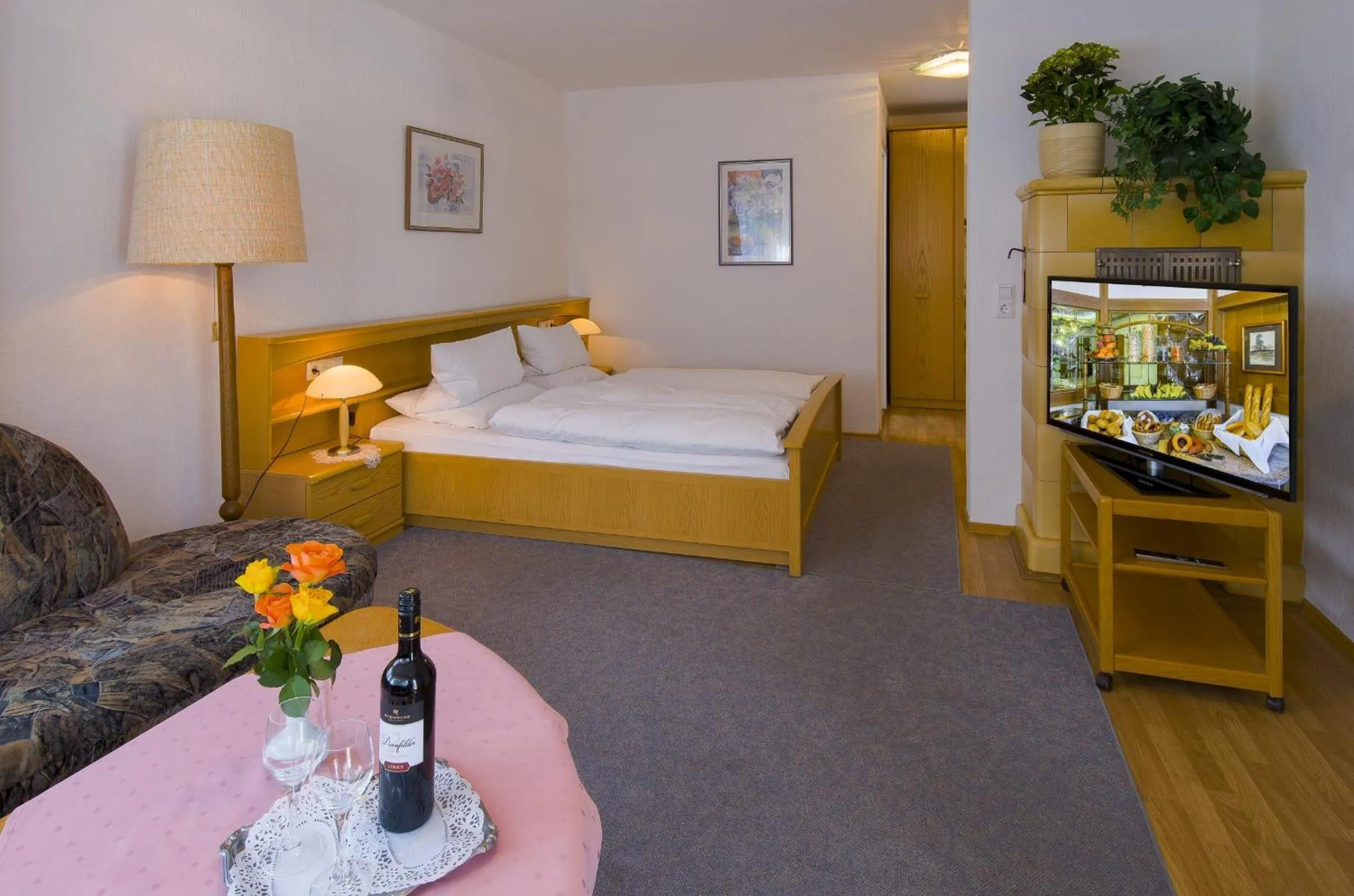 Photo of the whole room, Bed in Hotel Schloessmann Garni