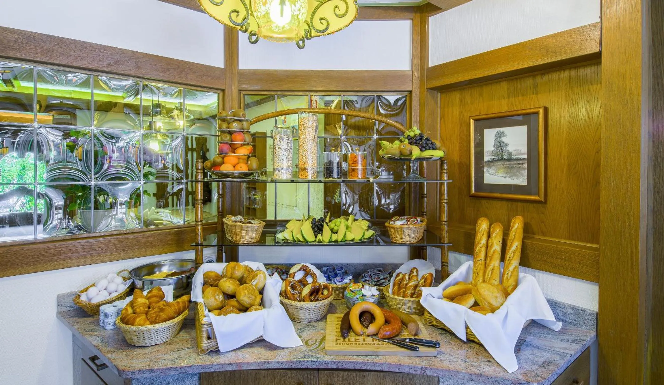 Restaurant/places to eat in Hotel Schloessmann Garni