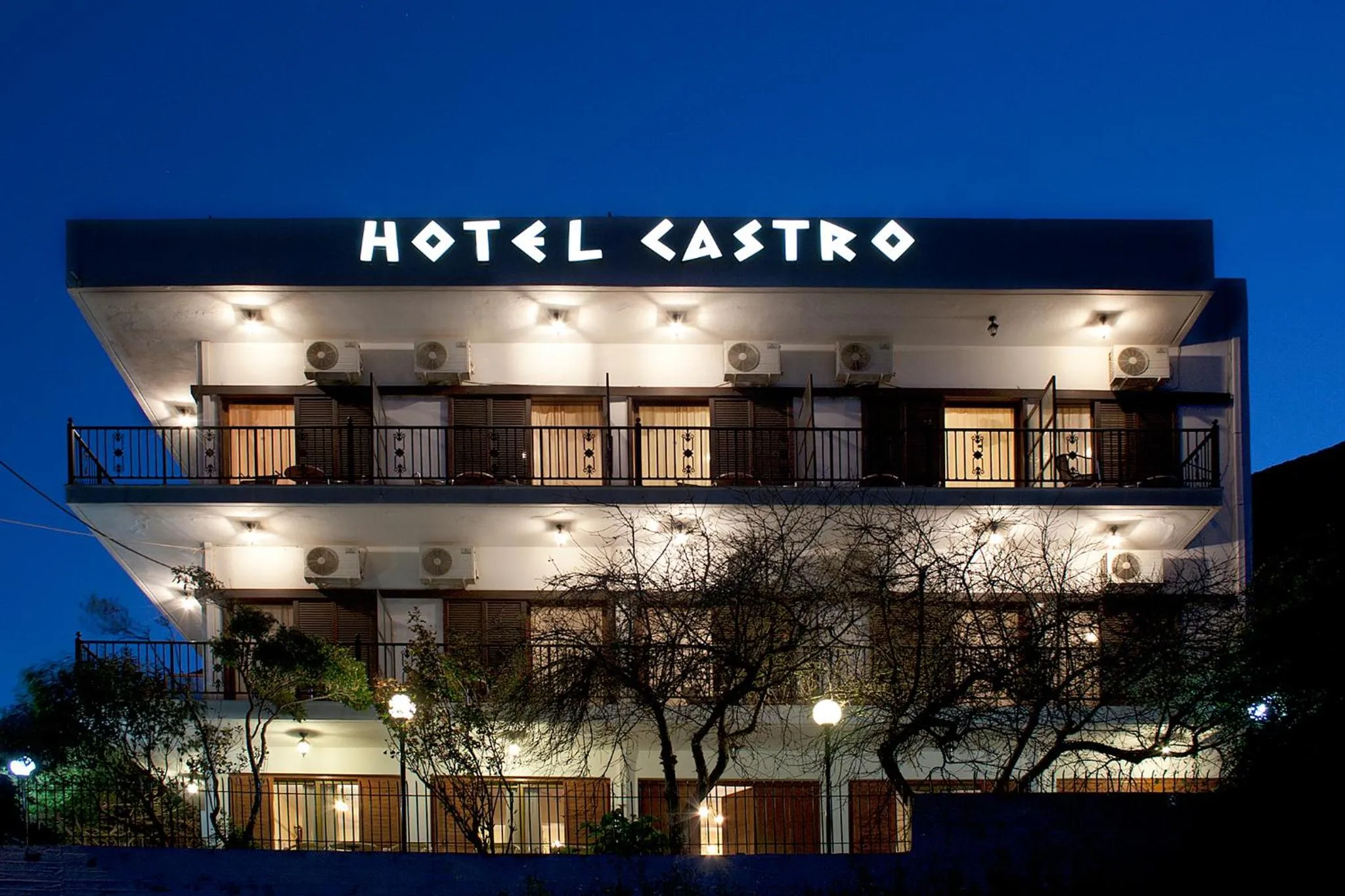 Facade/entrance in Castro Hotel
