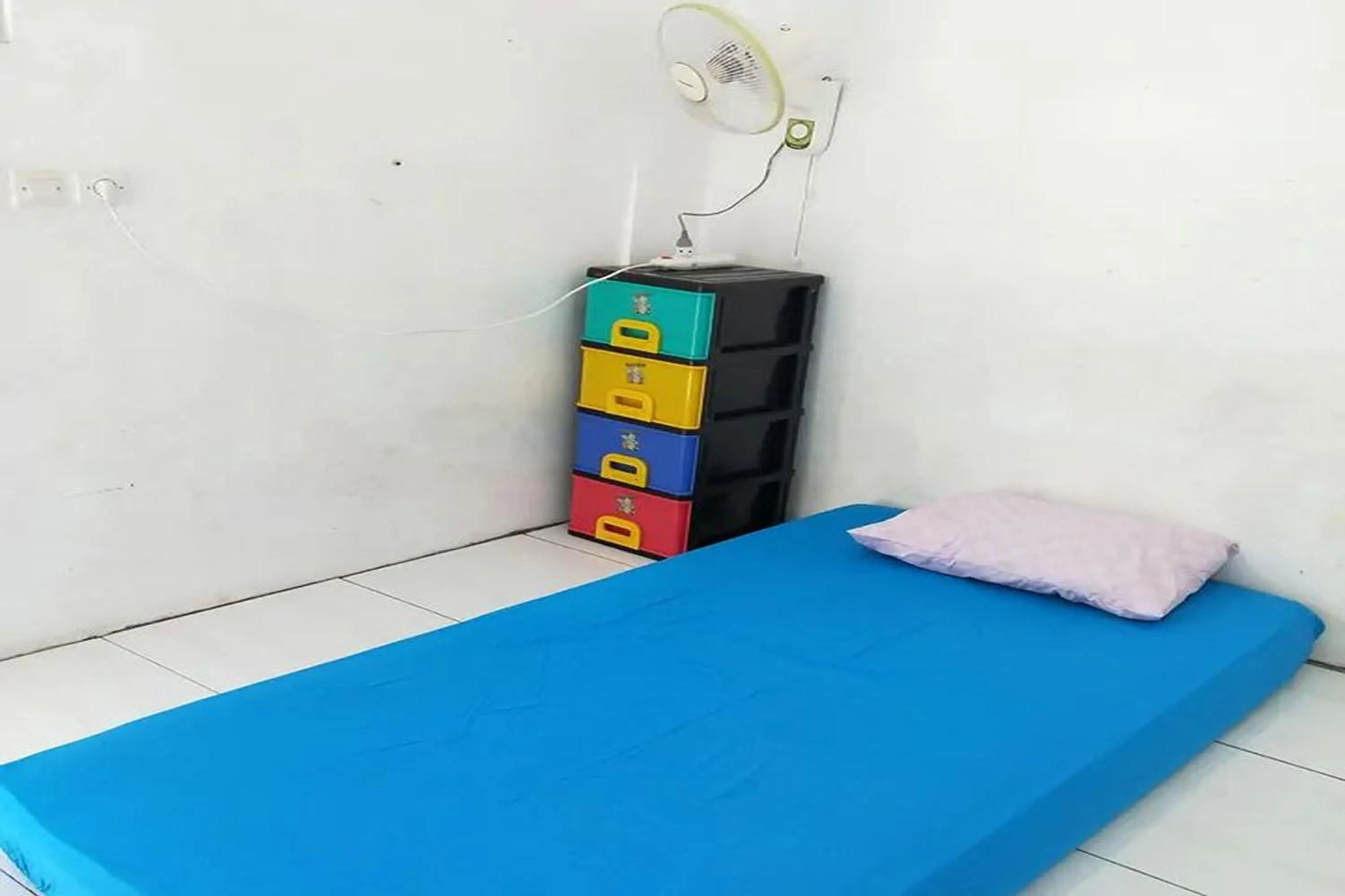 Photo of the whole room, Bed in Kost 48 Surabaya