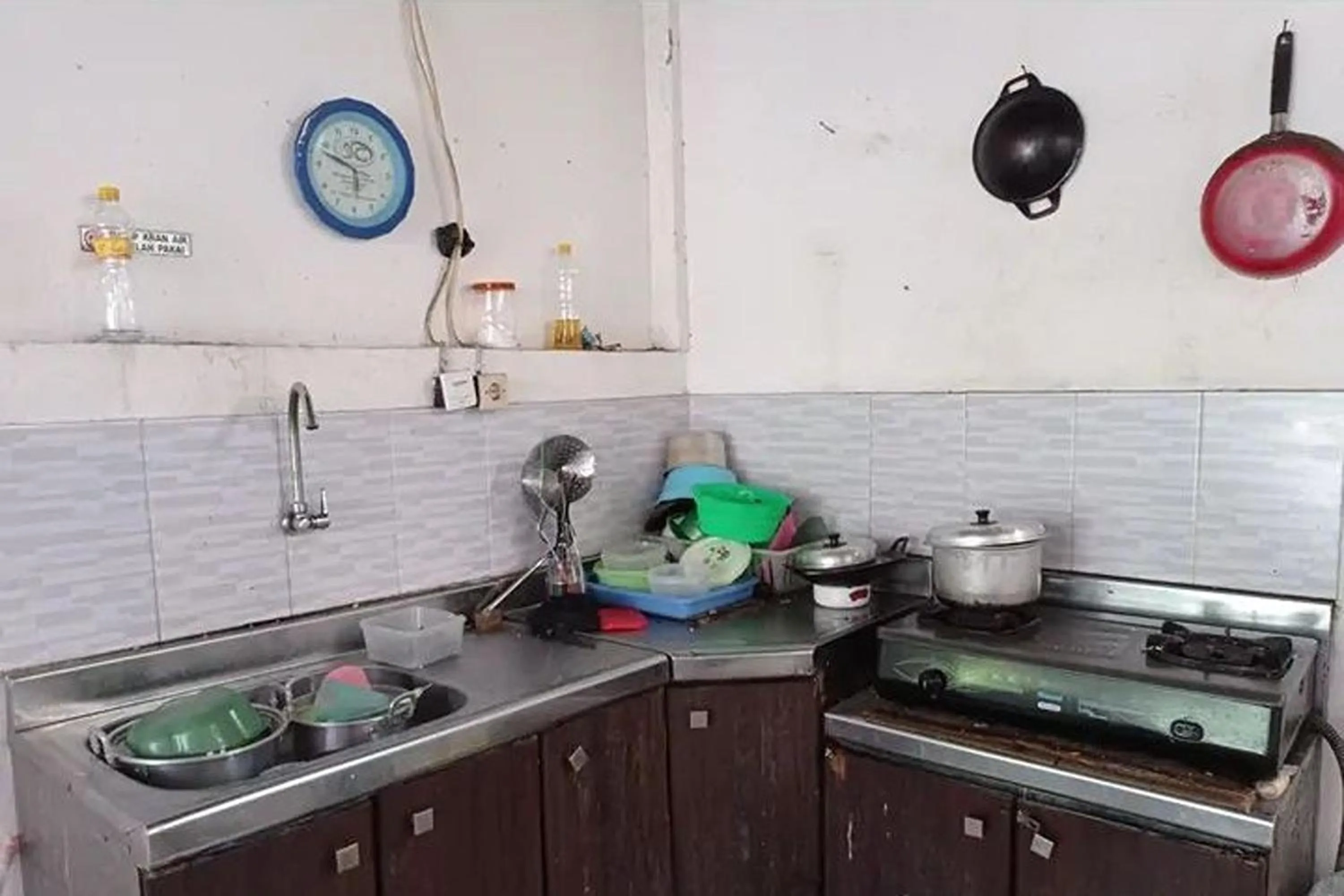 Kitchen or kitchenette in Kost 48 Surabaya