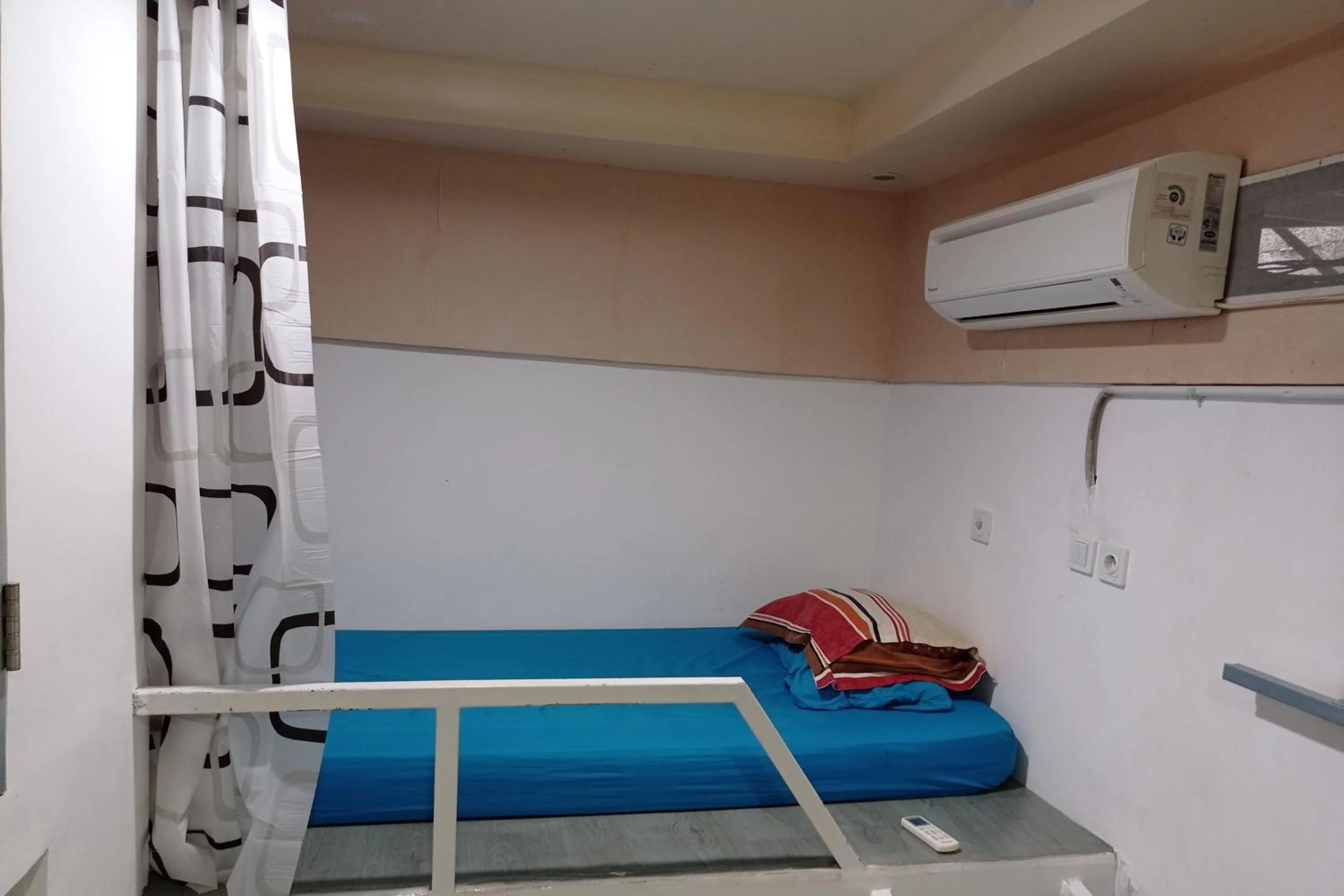 Photo of the whole room, Bed in Kost 48 Surabaya