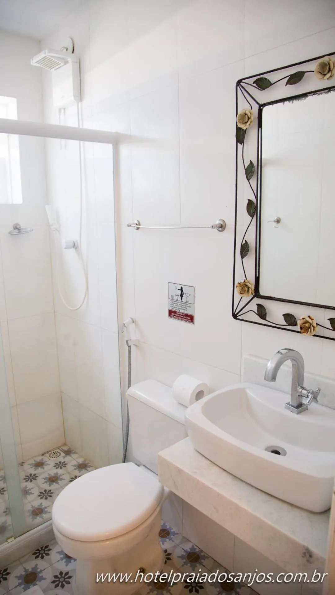 Shower in Pousada Hotel Praia dos Anjos