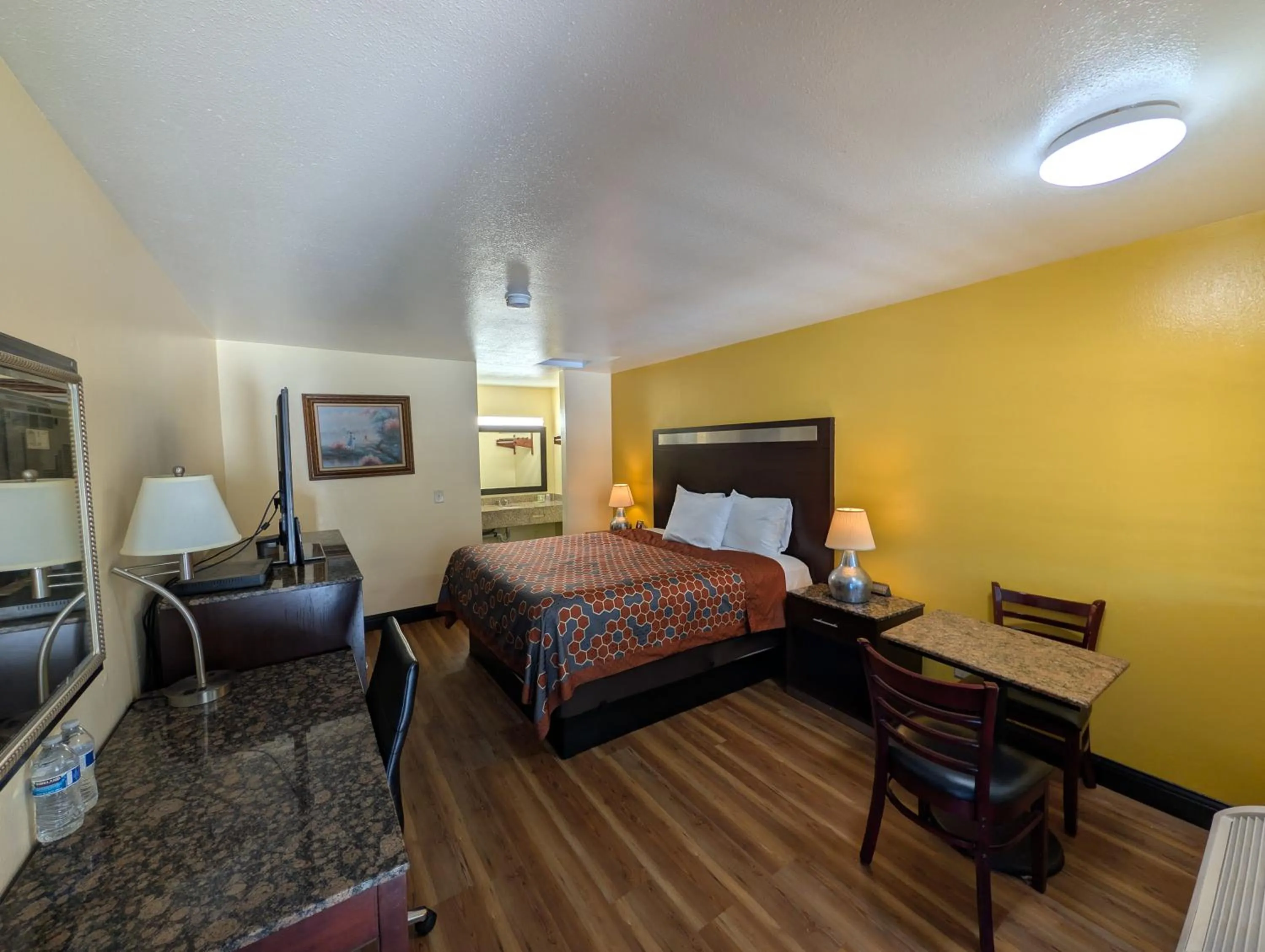 Bed in Crossroads Inn - Sacramento