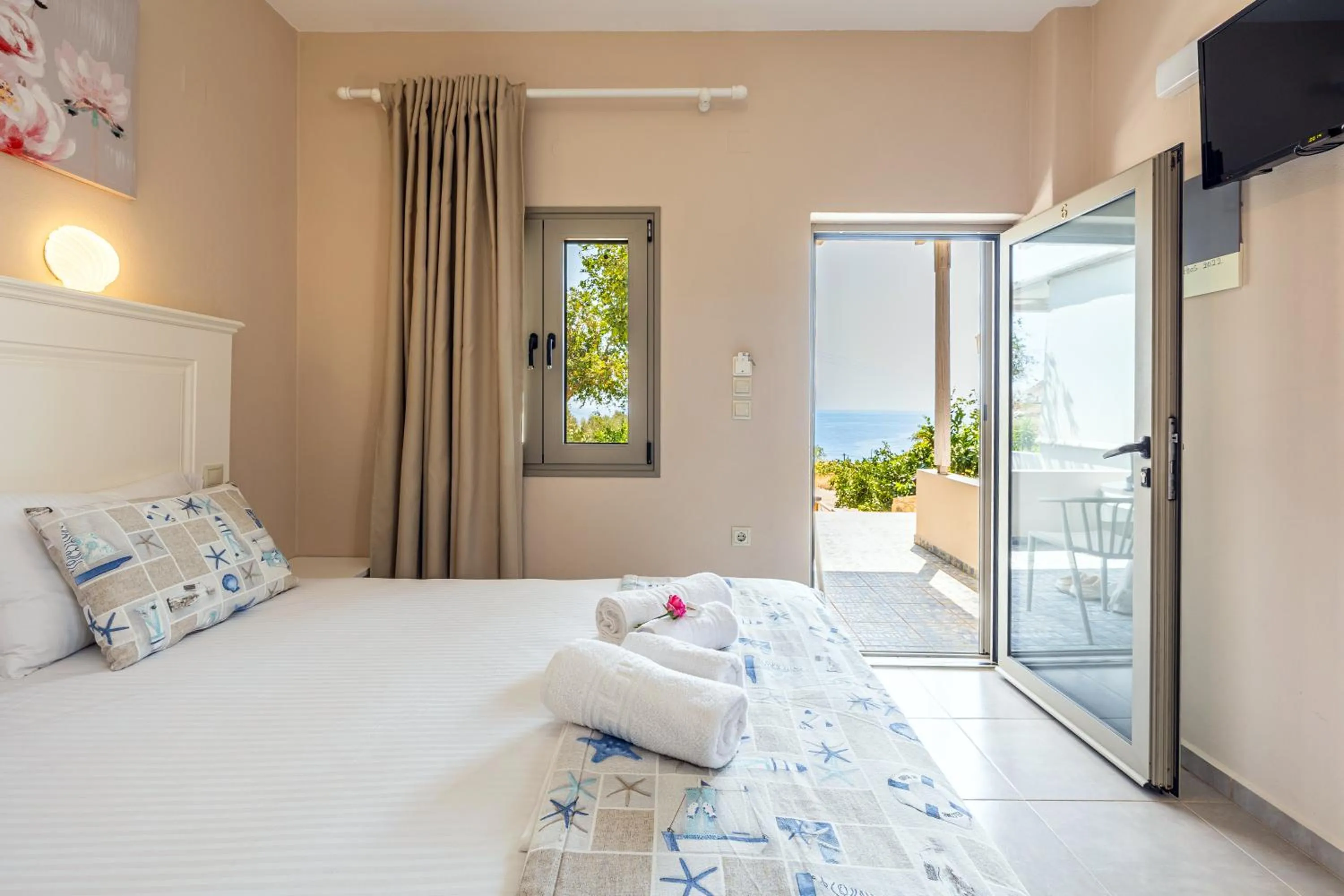 Bed in Mythos Suites Diskos