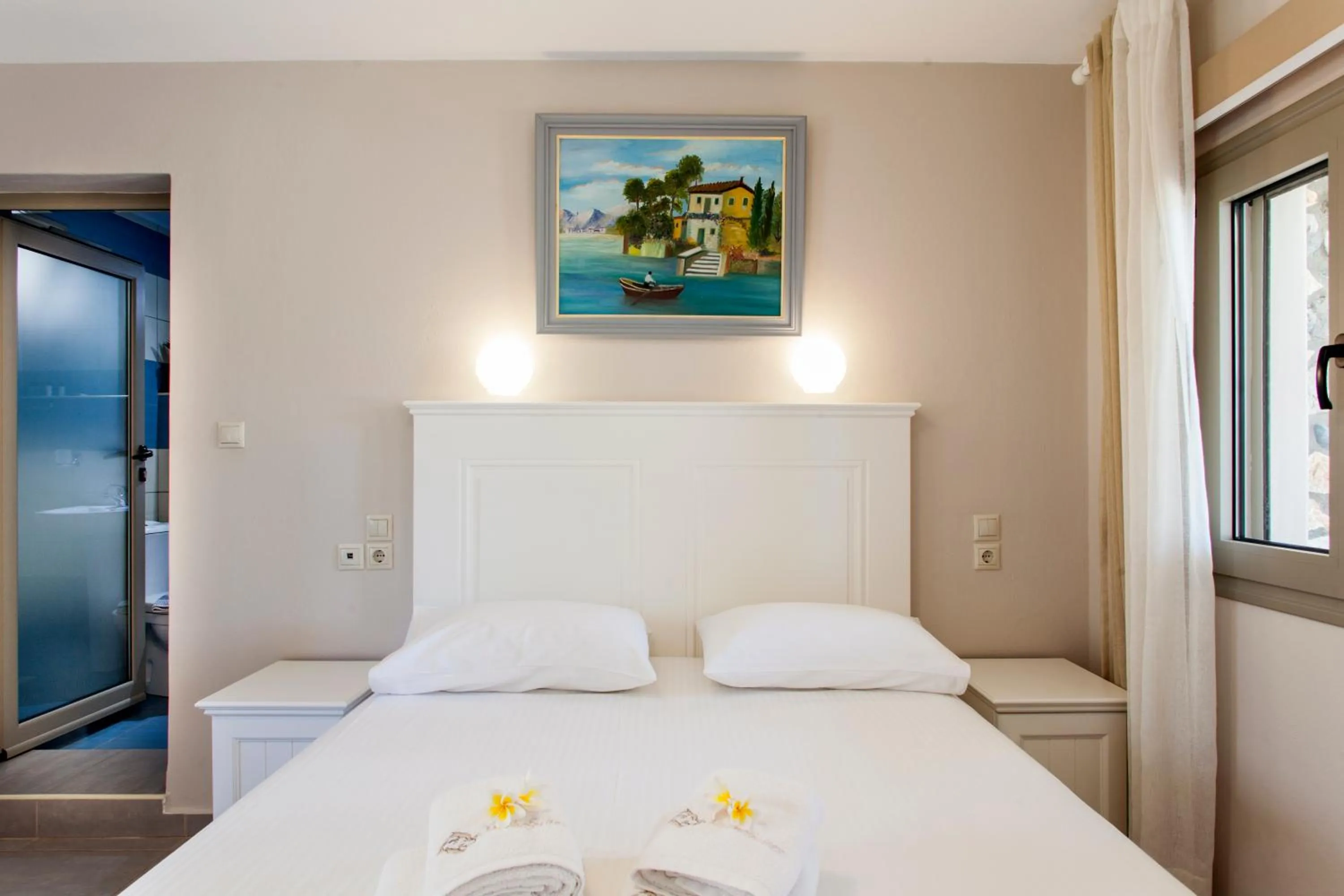 Bed in Mythos Suites Diskos