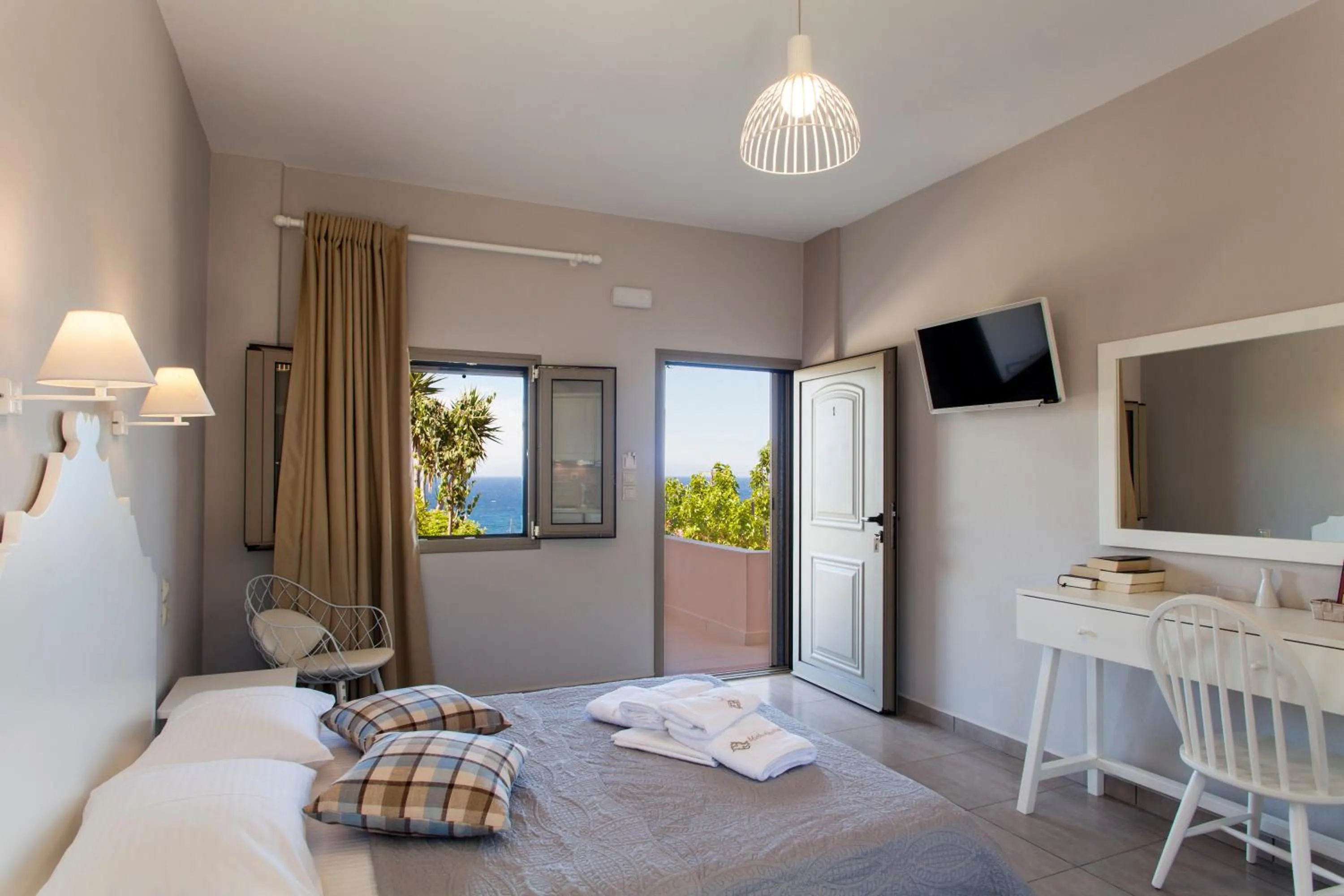 Bed in Mythos Suites Diskos